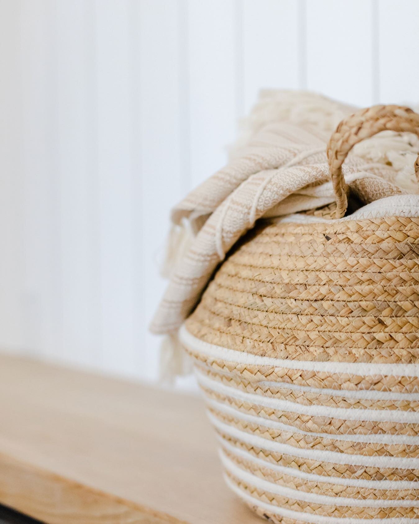 It doesn&rsquo;t get more simple (or stylish) than a pretty basket filled with blankets. 🥰

Photo by @katherinebethphotography 
.
.
.
.
.
#interiordesign #homedecor #interiorstyling