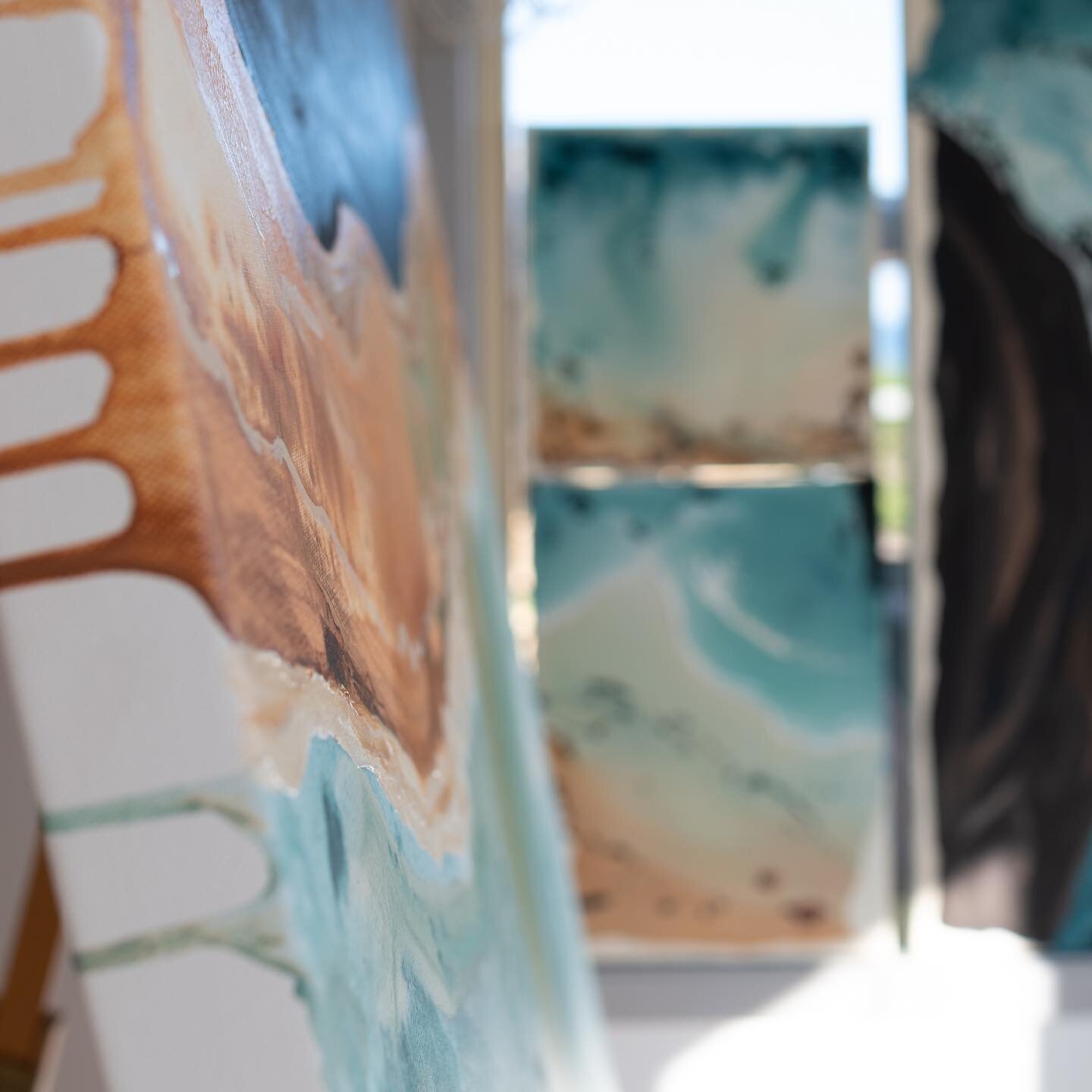 Sneak peek 
🌻🫶🏽🩵☀️🍃

#stateofflow #collection #series #fromabove #abstract #markmaking  #australianartist #watchthisspace #dronephotography #aerialphotography #aerialart #evolution #yuincountry #oceanvibes #artcollector #artcurator #interiordesi