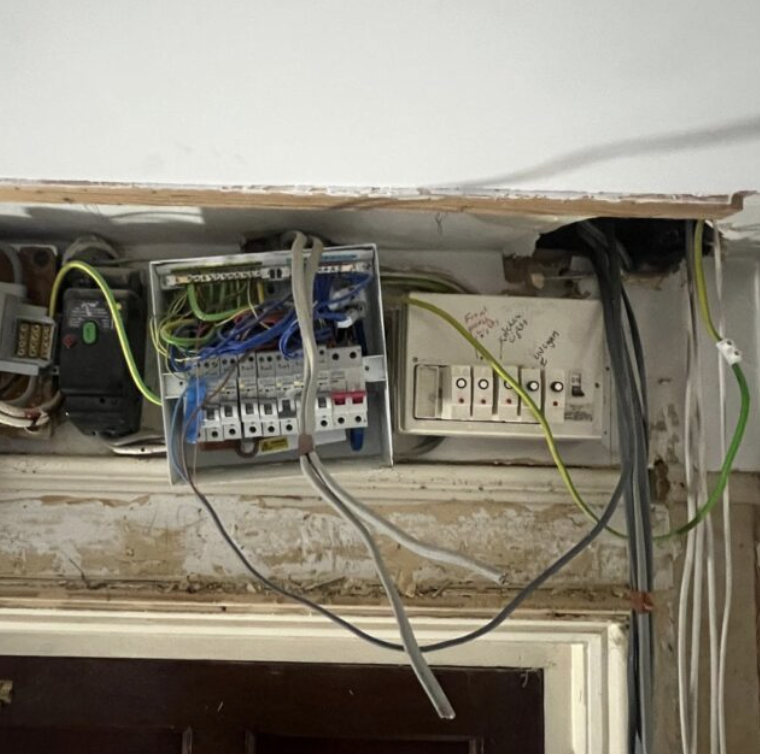 Fuseboard should be replaced