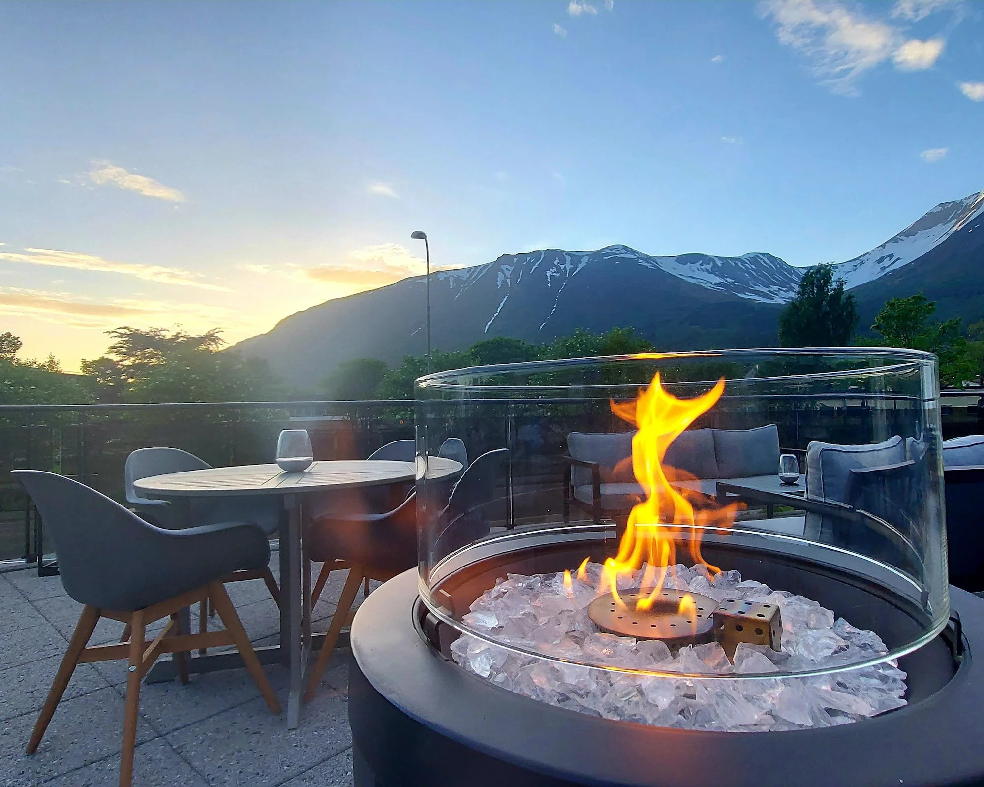Havila Hotel Ivar Aasen, utvendig _terrasse 1_edited.jpg