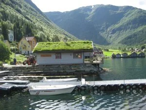 Steinsvik Fjordhytter.jpg