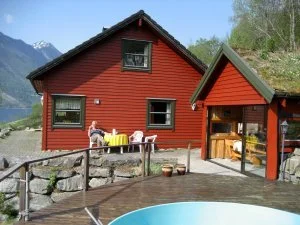 Steinsvik Fjordhytter neset-small.jpg