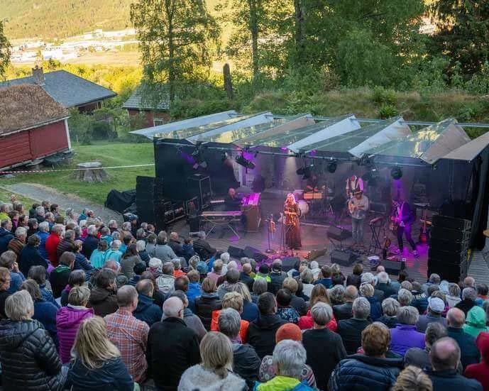 Aasentunet Utescena foto Nynorsk kultursenturm.jpg