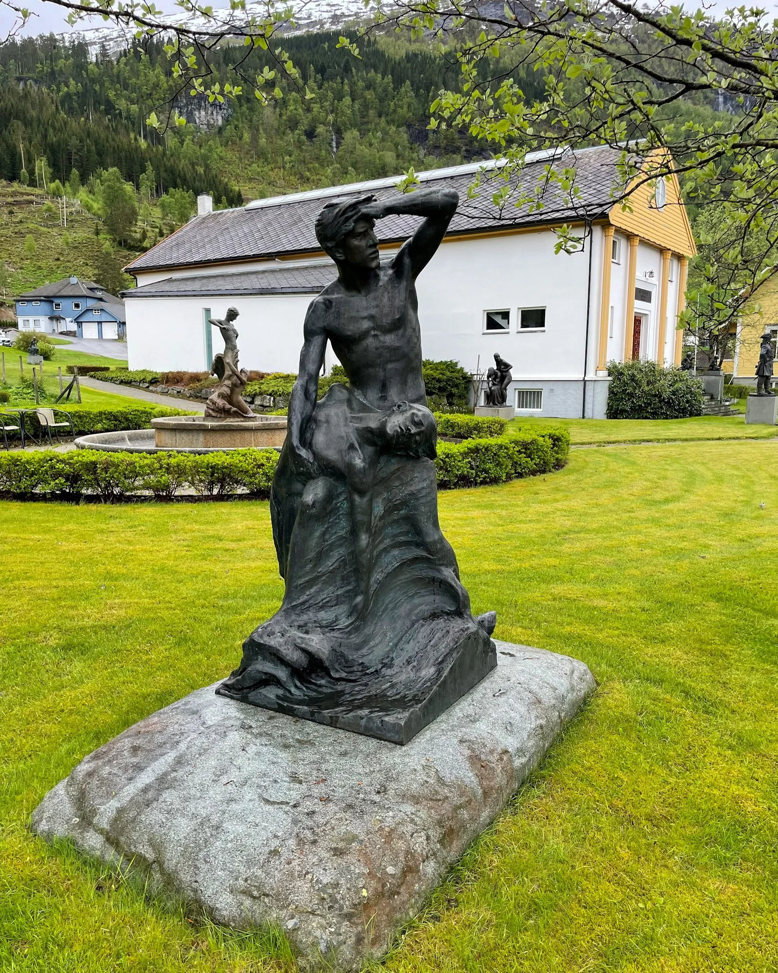 628d1dbb3a674f66bb763833_Svormuseet mann og dame ØNK_edited.jpg
