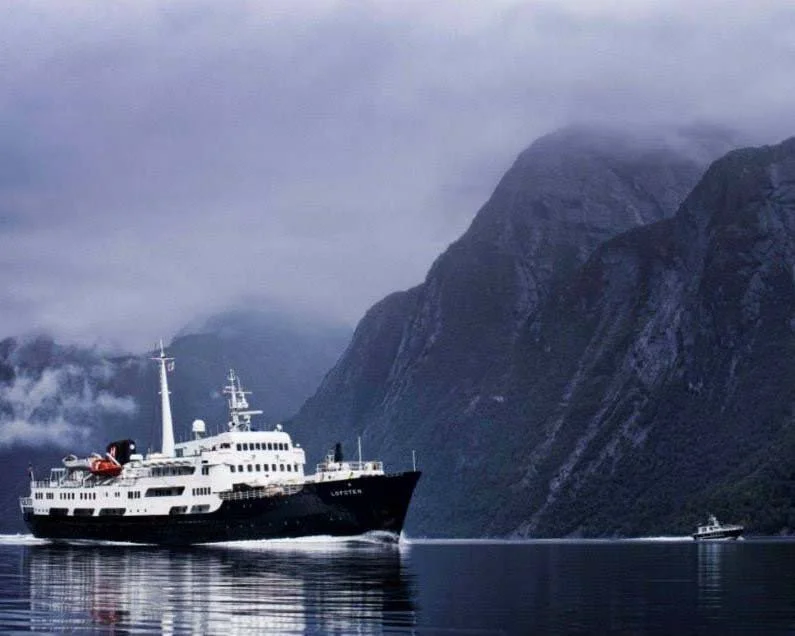 Hurtigruten og Hjørundfjordskyss (002).jpg