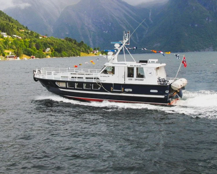 Hj├©rundfjord-Fjordservice_edited.jpg