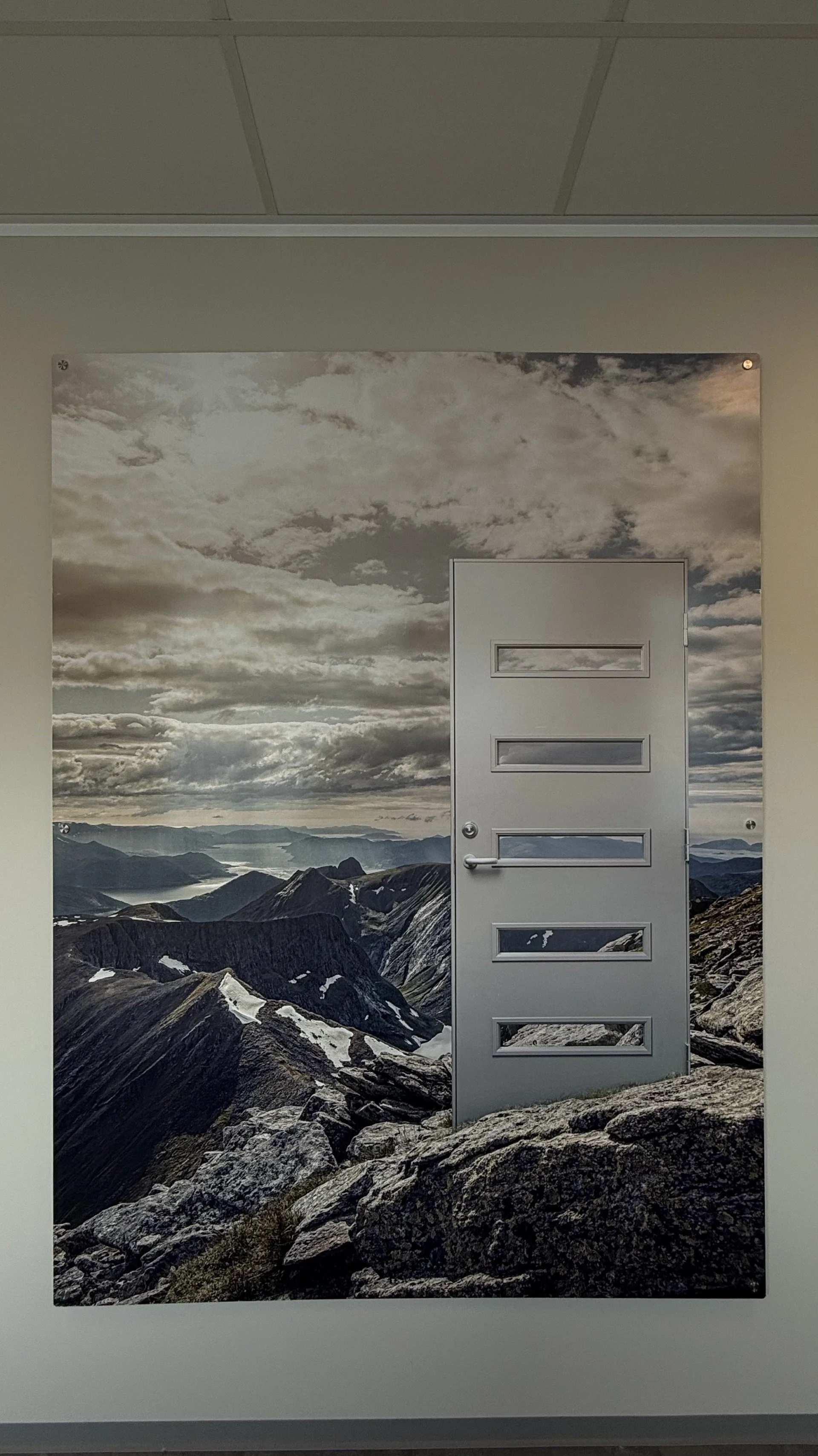 Dør på eit fjell.jpeg
