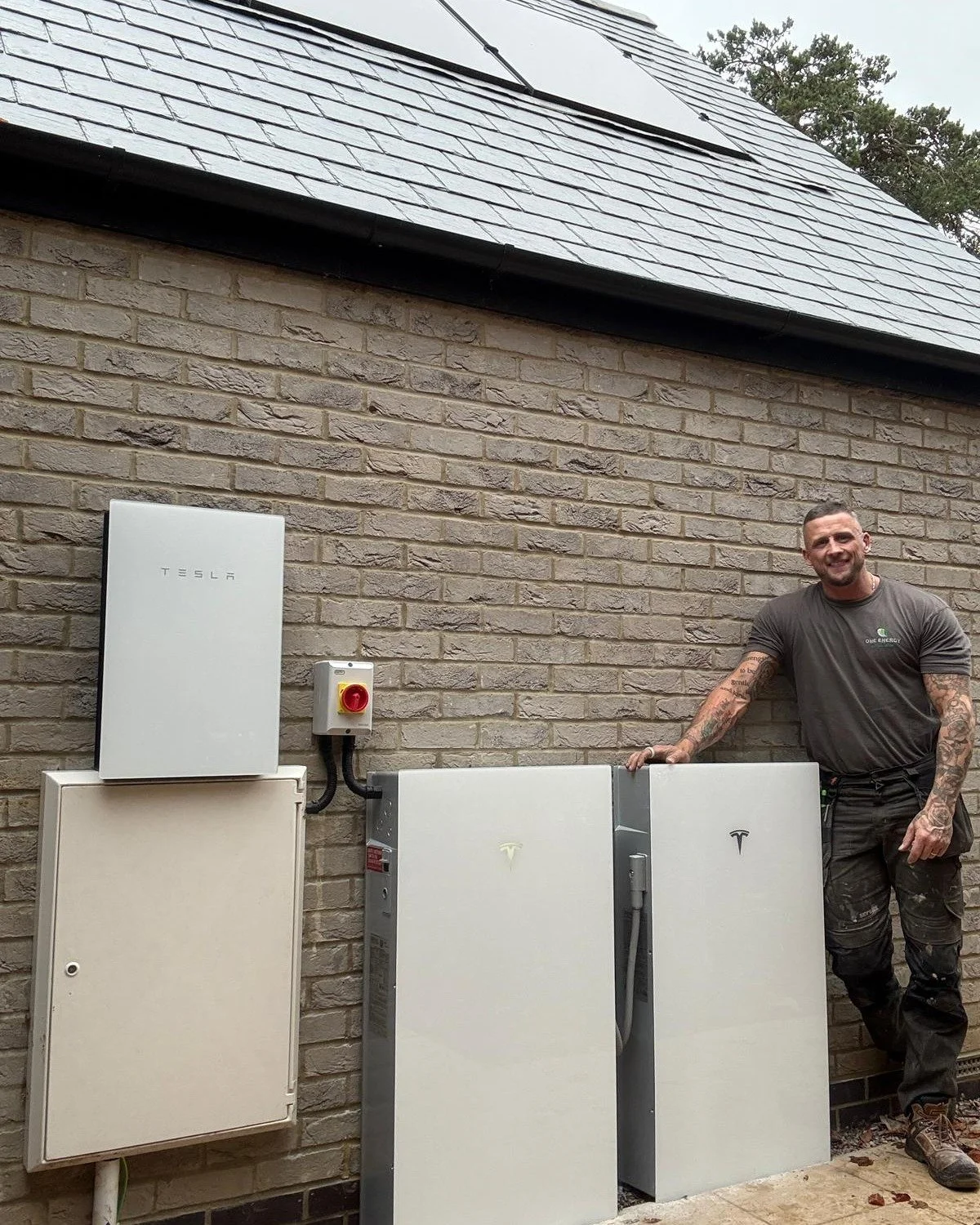 ☀️ Solar and smiles, no matter the weather.

Sean, a Tesla Certified Installer fitted an impressive Tesla Energy Powerwall 3 with Expansion Pack and Gateway. With 242kg of battery capacity, this system is built to deliver dependable, clean energy sto