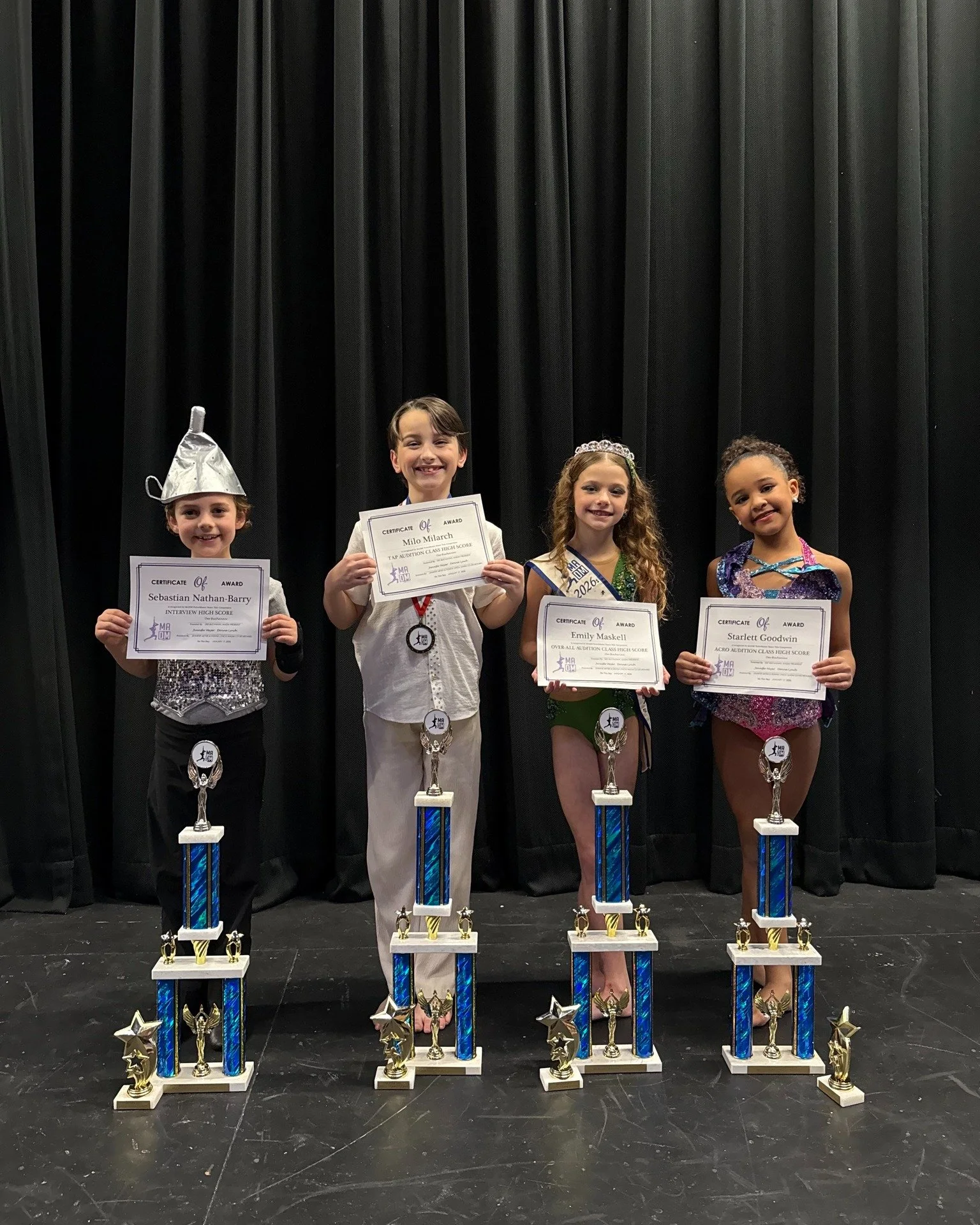 Let's take a look back at last week's MADM Title Competition! First up, the award winners in Petite Miss Dance / Master Dance. Congratulations to all! 🎉👑🏅
 
Petite Miss Dance: Emily Maskell; Teacher: Sandra Zaicko
Master Dance: Milo Milarch; Teach