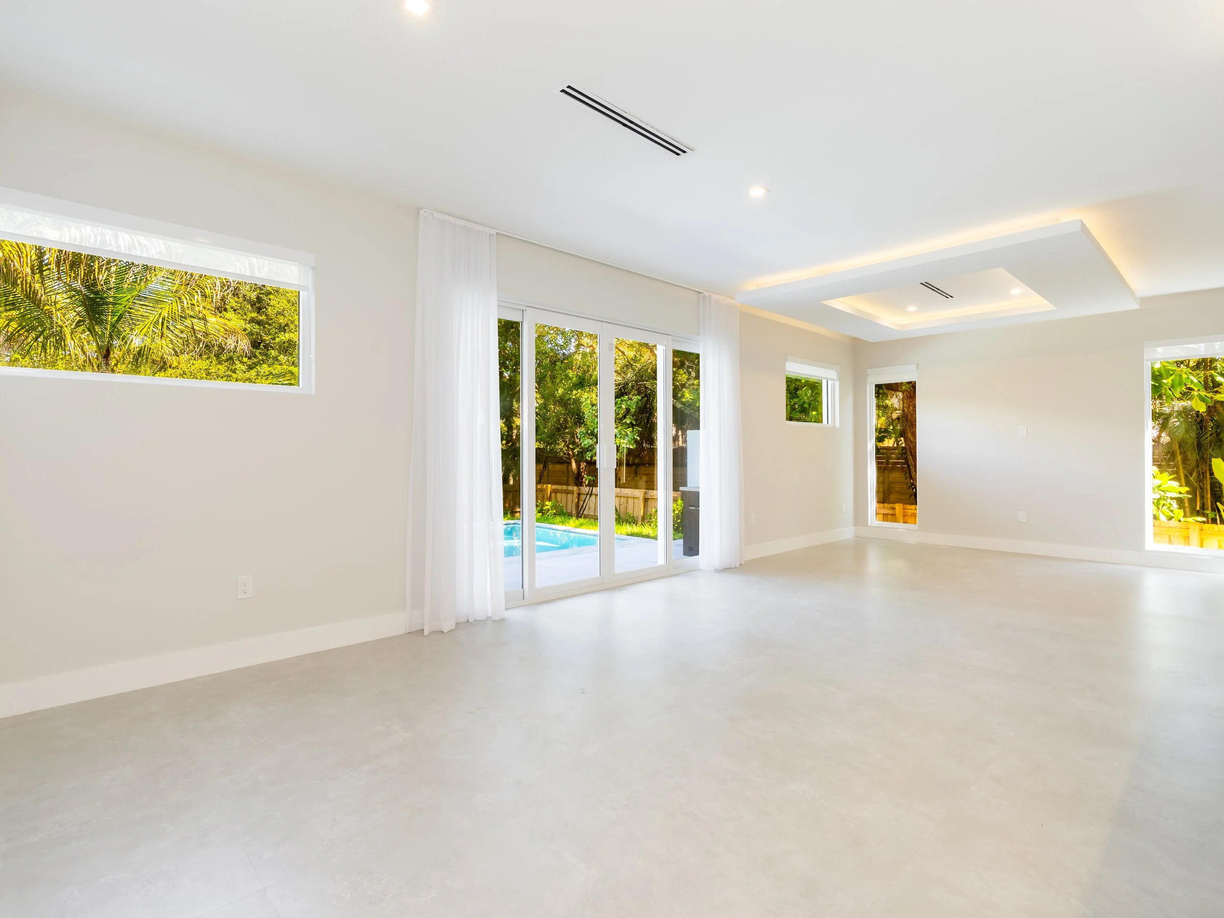 20. 1701 SW 23rd St Interior.JPG