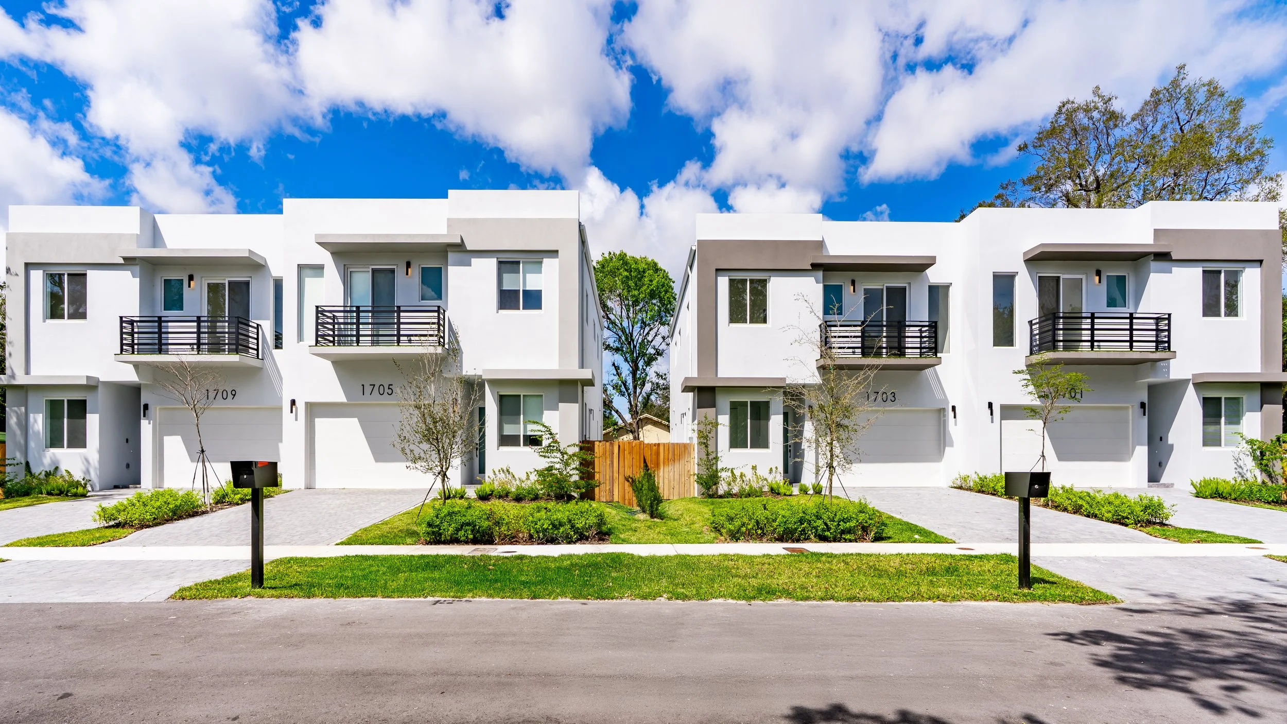 14. 1701 1703 1705 1709 SW 23rd St Exterior.JPG