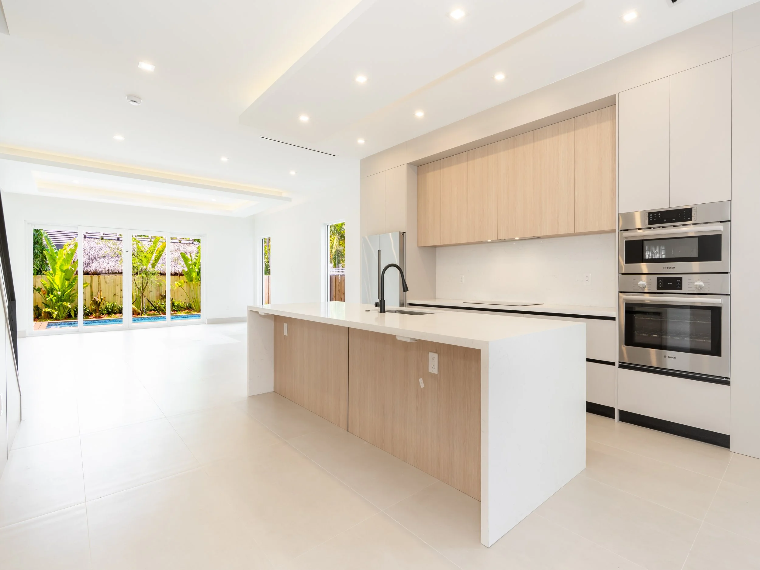 08. 721 SW 7th Ave Interior.JPG