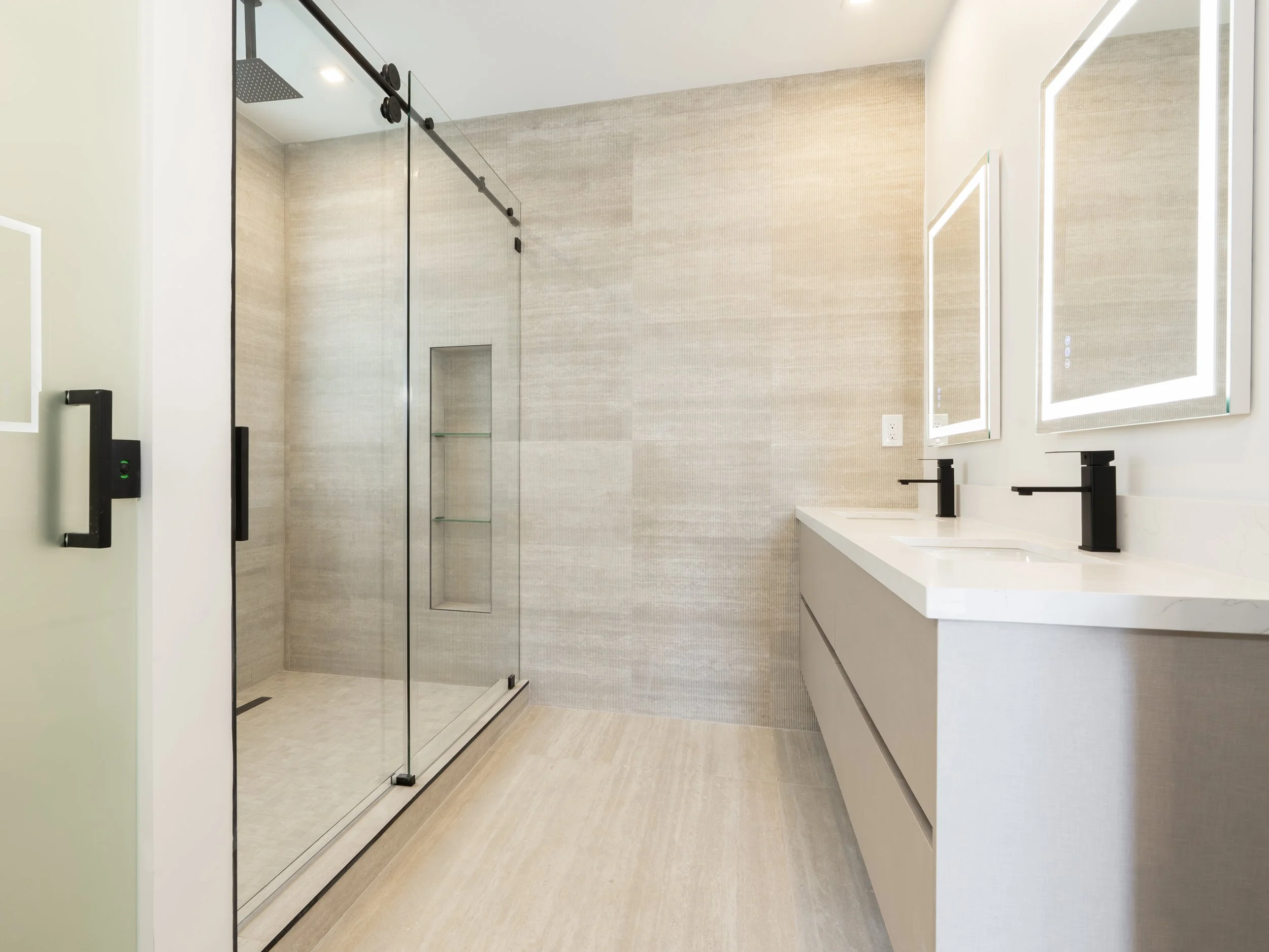 27. 721 SW 7th Ave Interior.JPG