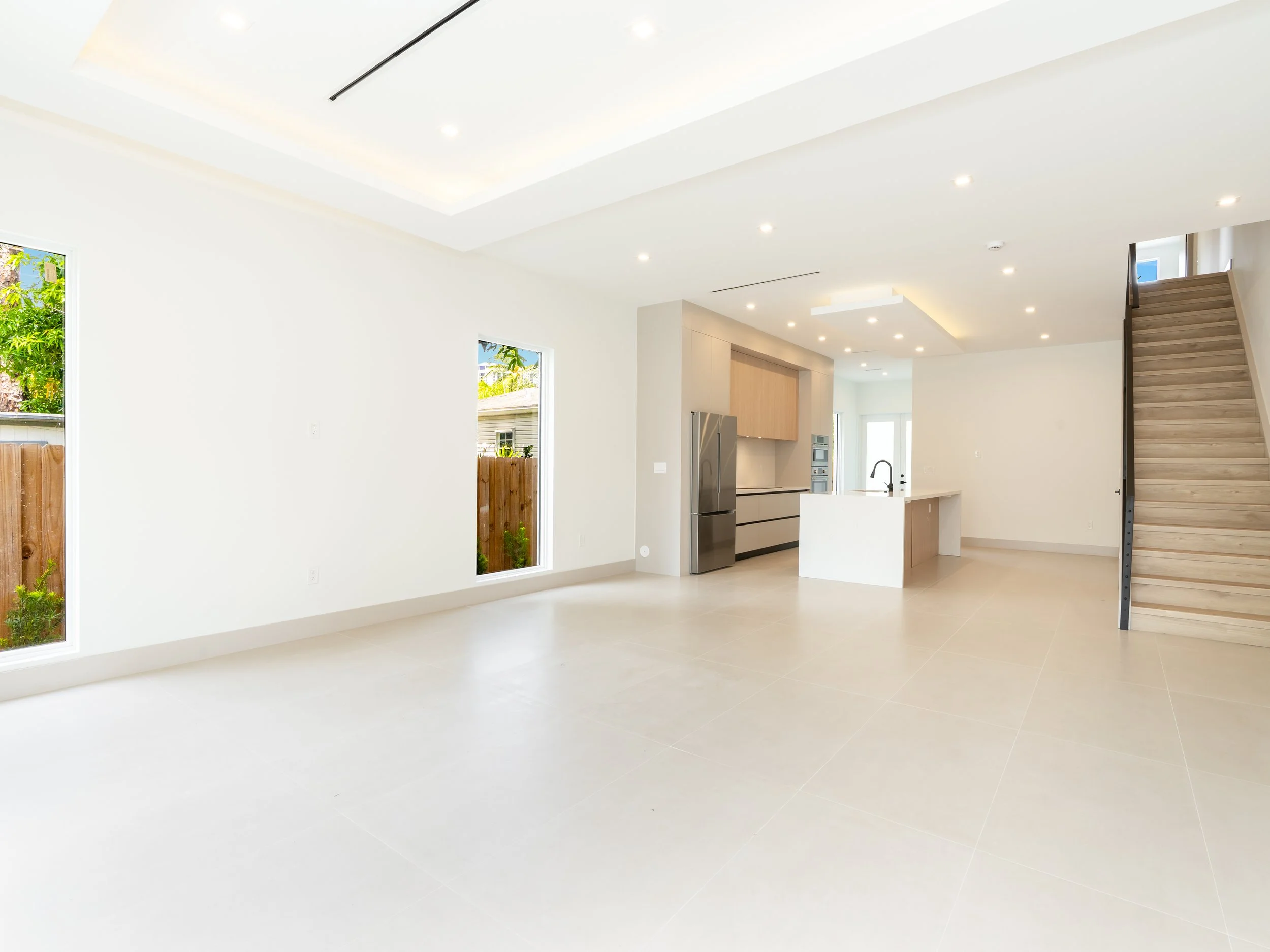 23. 721 SW 7th Ave Interior.JPG