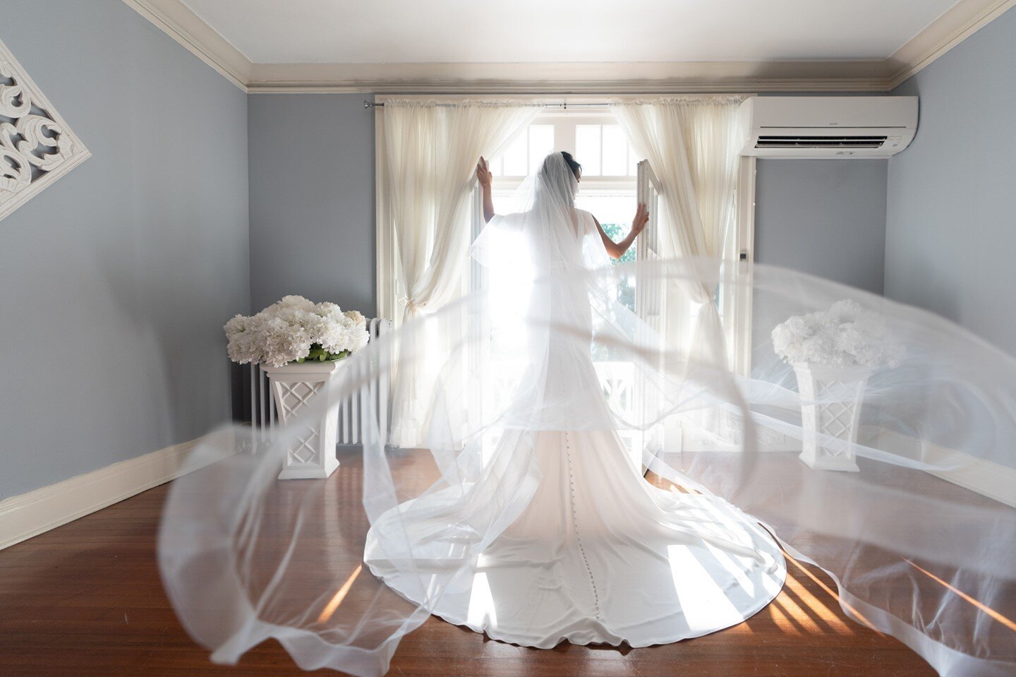 The sun is shining on my bride to be 💍⁠
⁠
⁠
⁠
⁠
⁠
⁠
⁠
#bride moment⁠
#fineartweddingphotography⁠
#isaidyestothedress⁠
#bridetobe2021