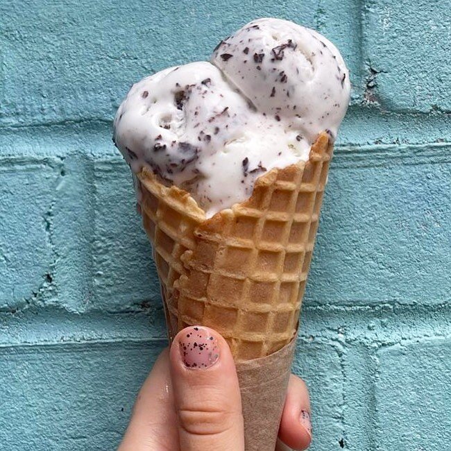 Stracciatella (a.k.a. a light vanilla base with chocolate shavings) on a Waffle Cone is pure deliciousness 🤩😋
.
.
.
#gelato #icecream #dessert #atlanta #chocolate