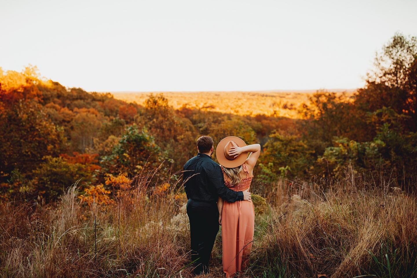 Brown County State Park is one of our favorite spots because it has SO much to offer! 🧡

- Gorgeous fall 🍁 folliage (photoshoot anyone?)
- 18 miles of easy to rugged hiking trails 👟
- Don't wanna hike? Drive 🚘 the 20 miles of tree-lined roads
- p