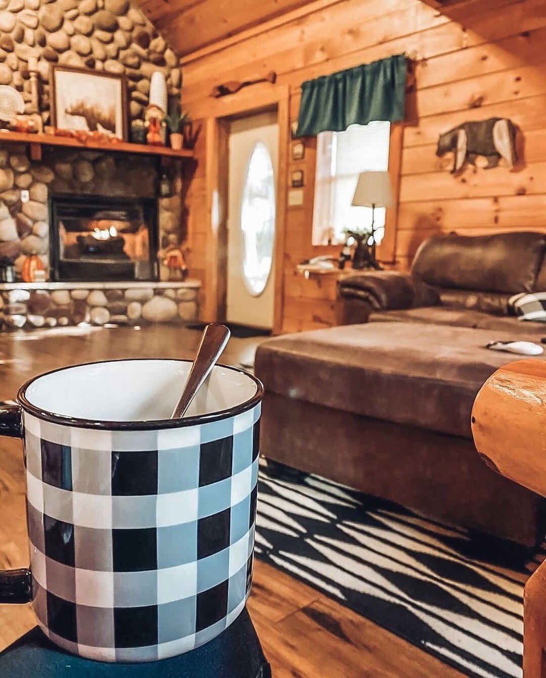 Cozied up by the fire 🔥 ...
&zwj;
That's where we'll be ALL winter ❄️ long. How about you?! (the older I get the more cold I get 😆)

Did you know ALL 3 of our cabins have indoor AND outdoor fire pits?
&zwj;
📷 1: 📍 Cozy Bear 🐻 
📷 2 &amp; 3: 📍Co