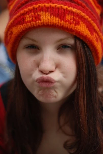 adolescente grimace bonnet orange