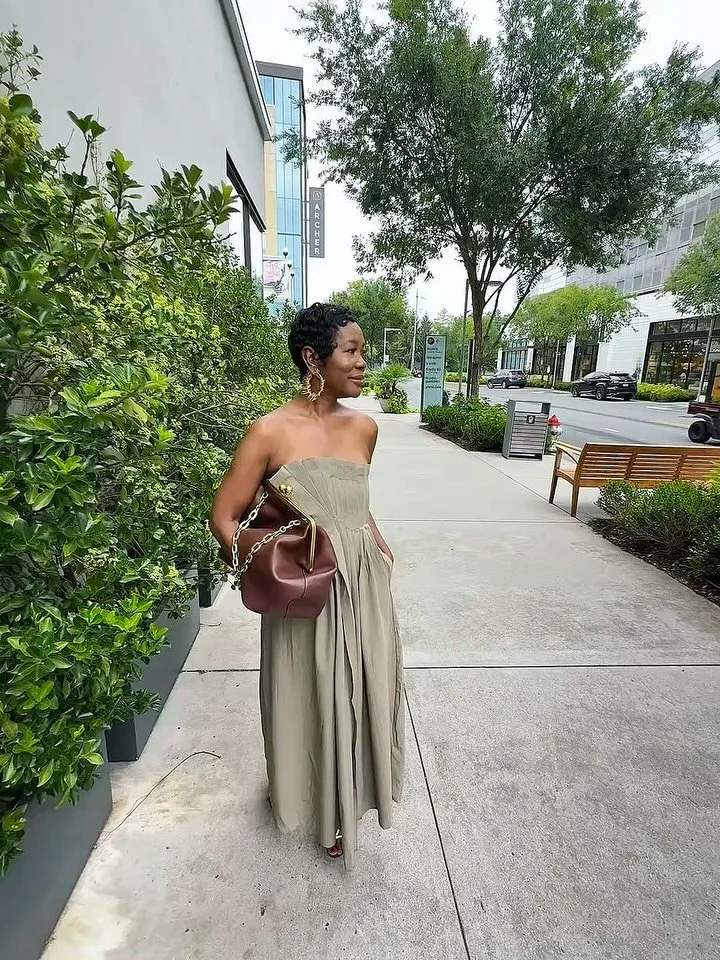 Every step is power. Every glance, a reminder to keep going✨

Dress @zara
Handbag @coach 
Earrings @shopkhoi 

#StyleWithPurpose #GraceInMotion #FashionWithIntent #ConfidenceInStyle #ChicAndStrong #EmpoweredStyle #OutfitInspo #FashionCreator #StyleCo