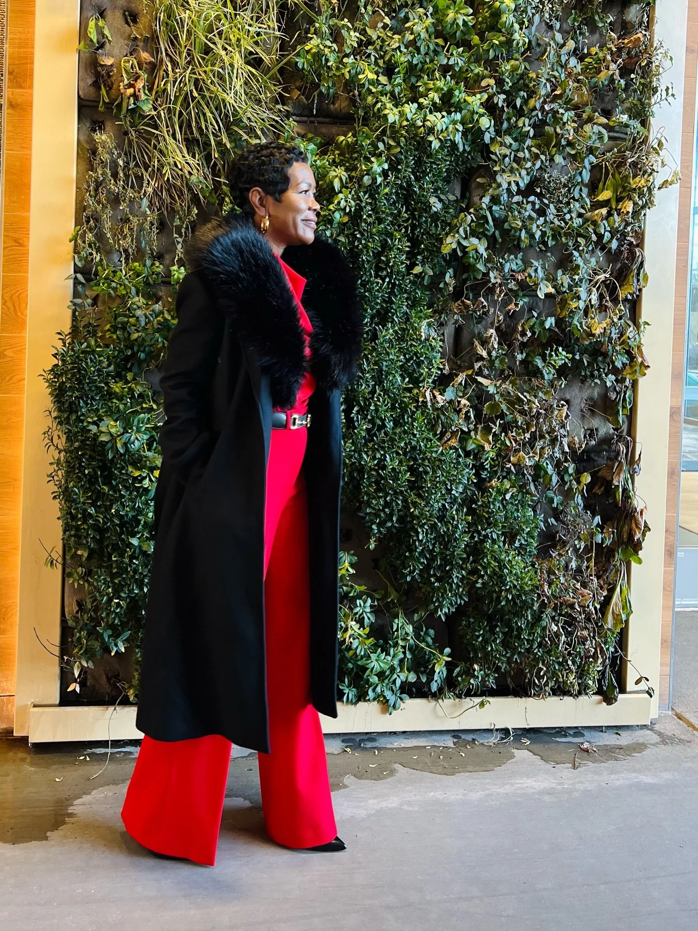 Day 11 of styling what I own&mdash;because Friday is basically fashion&rsquo;s reward for surviving the week ❤️

Happy Friday!

#QuietLuxury #MinimalLuxury #StyleInspo #OOTDInspo #DailyStyle