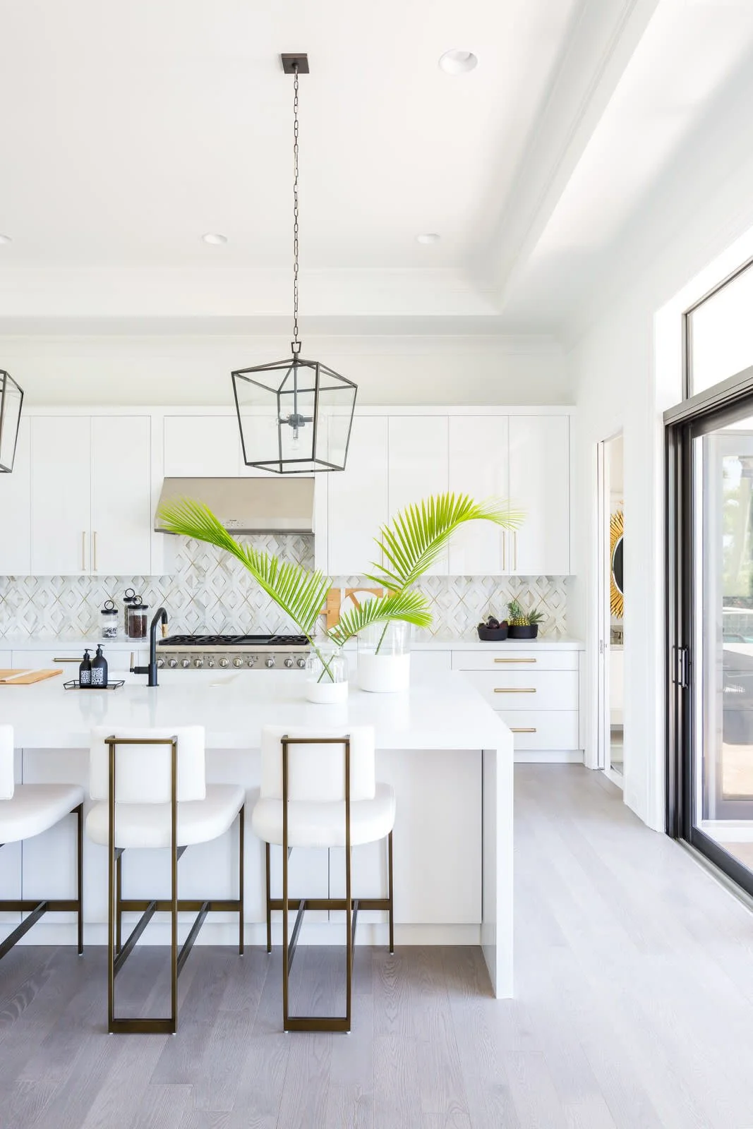 1412ThatchPalm_Set02_Kitchen_002.jpg