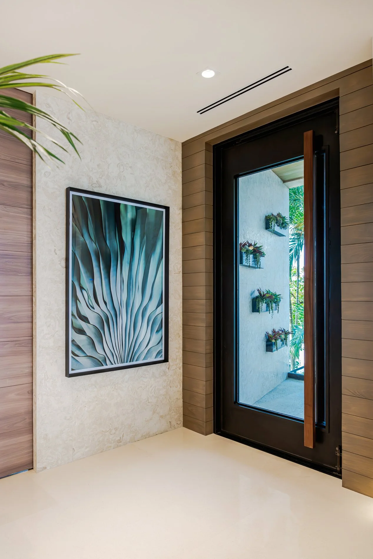 24-4521-Entrance-011-LR.jpg
