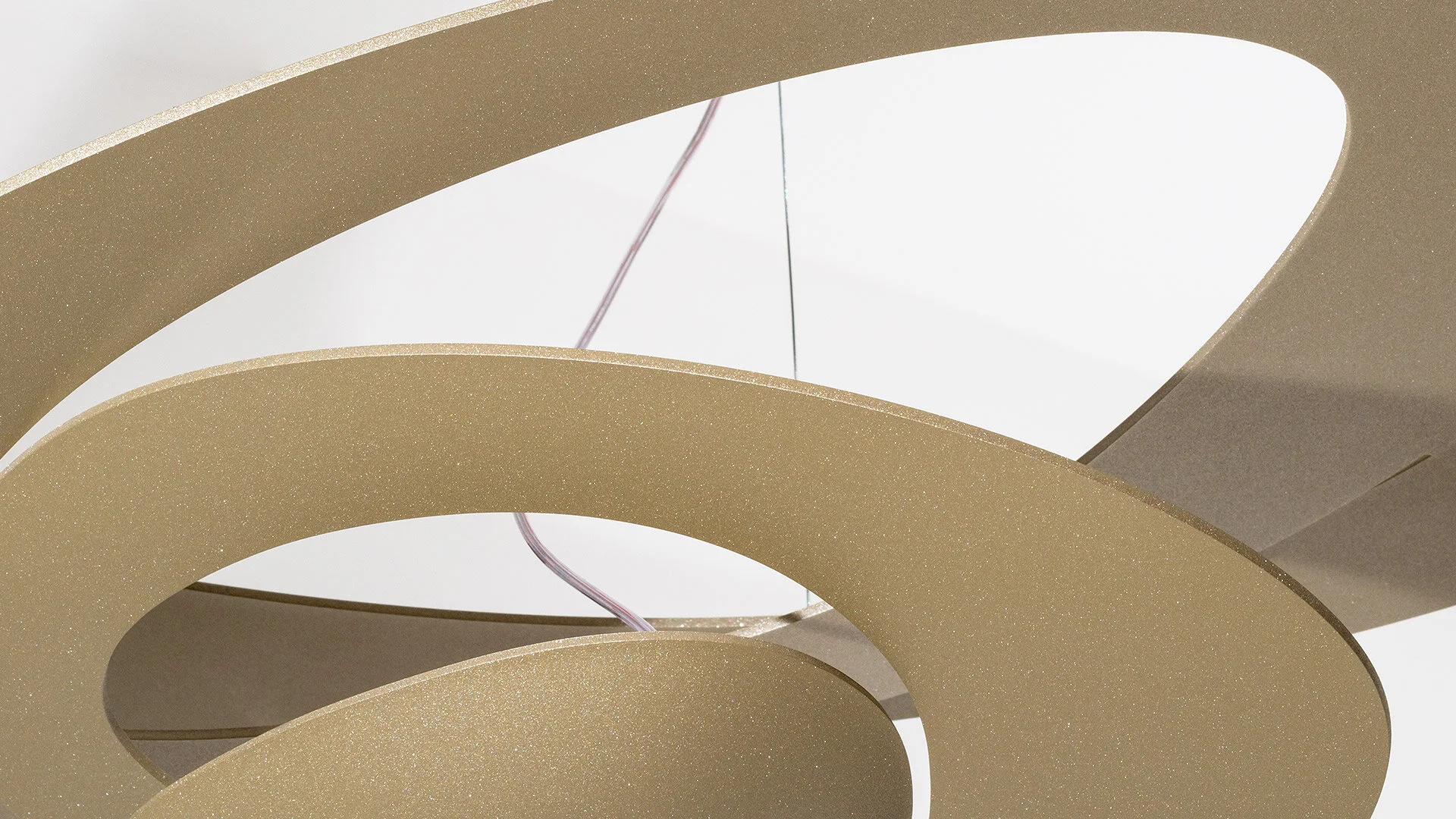 Pirce_lampe_Suspension_Pirce gold_Artemide_Lampe doré_Lampe or_détail lampe_Ella design.jpg