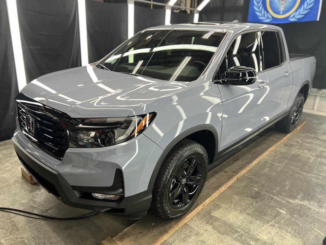 2022 Honda Ridgeline BLACK EDITION
👉🏼 Hand wash and paint decontamination
👉🏼 2 stage paint correction to remove moderate scratches and paint defects
👉🏼 CQUARTZ FINEST RESERVE Ceramic Coating applied to the paint
👉🏼 Wheels removed, deep cleane