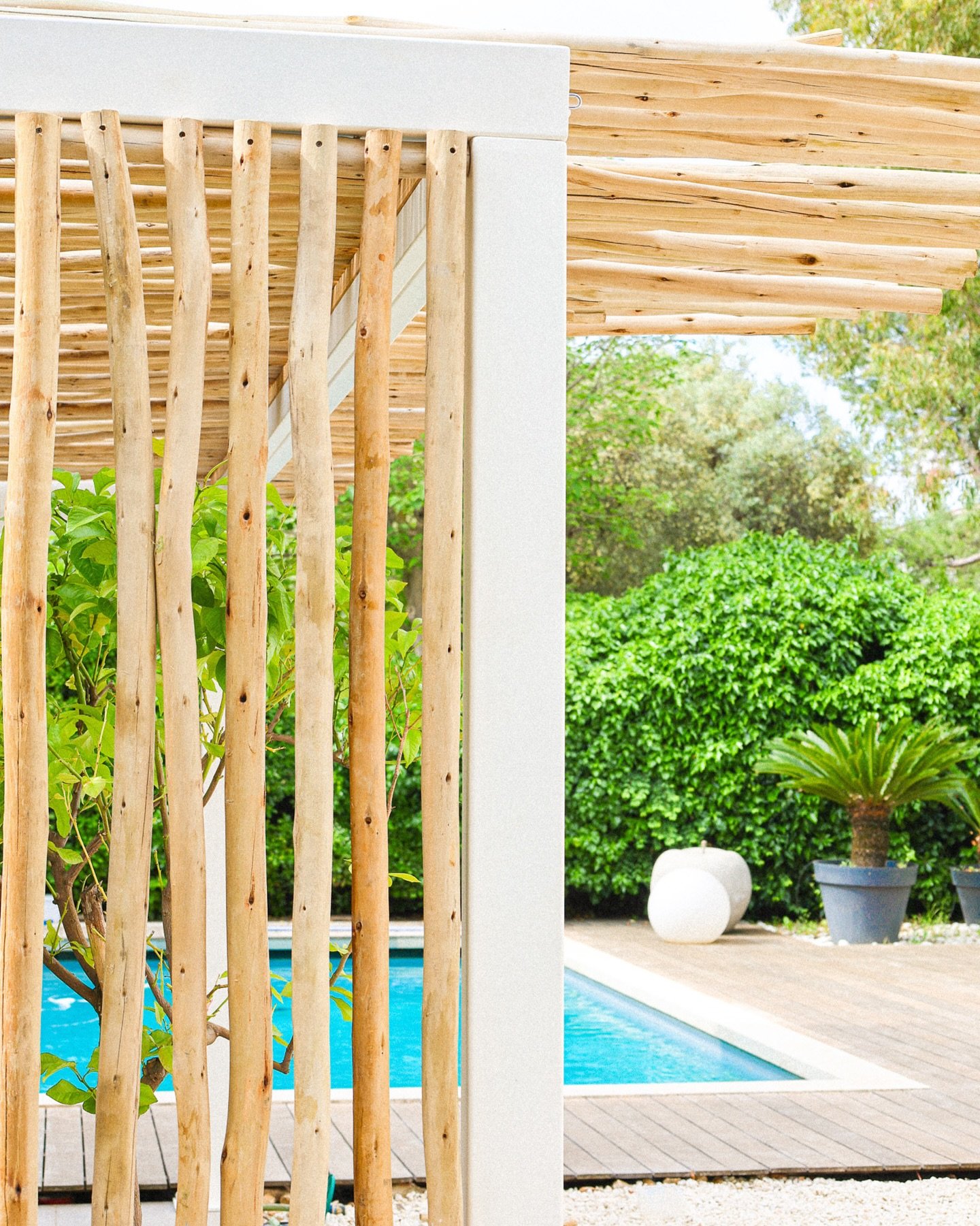 Un moment de tranquillité sous la tonnelle.
Mojo Tonnelle
📞 06 22 33 89 27
#mediterraneanlifestyle #renovation #tonnelle #exterieurdesign #mojotonnelle #ombre #terrasse #suddelafrance #lifestylemarseille #decoratricemarseille #terrassedes