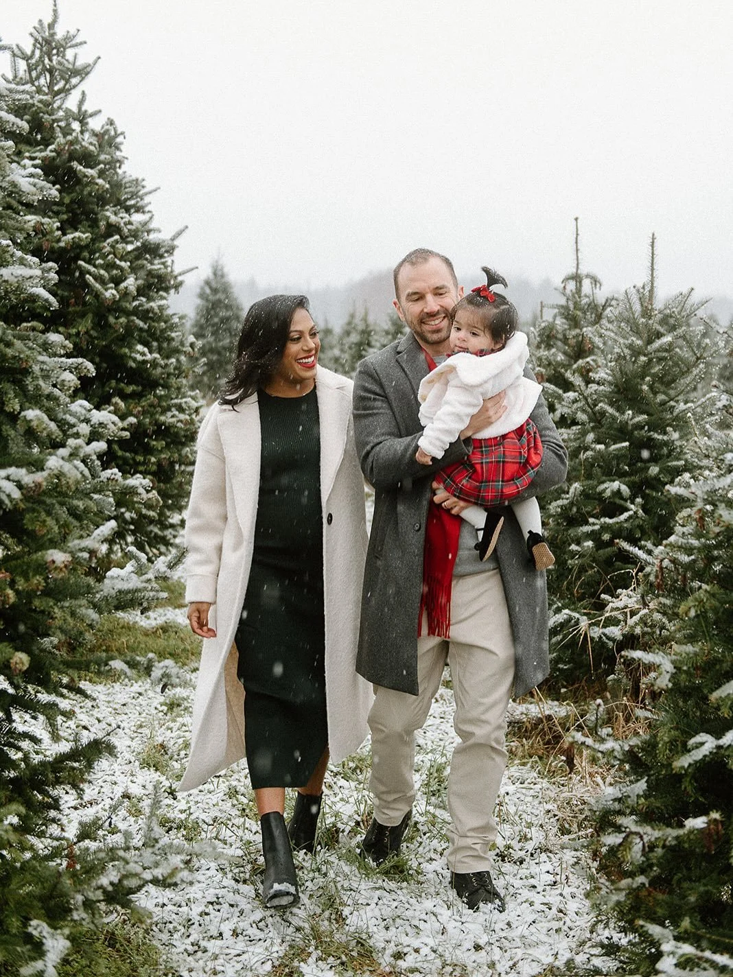 baby&rsquo;s first snow ❄️🌲✨

#familyportraits #montrealfamilyphotographer