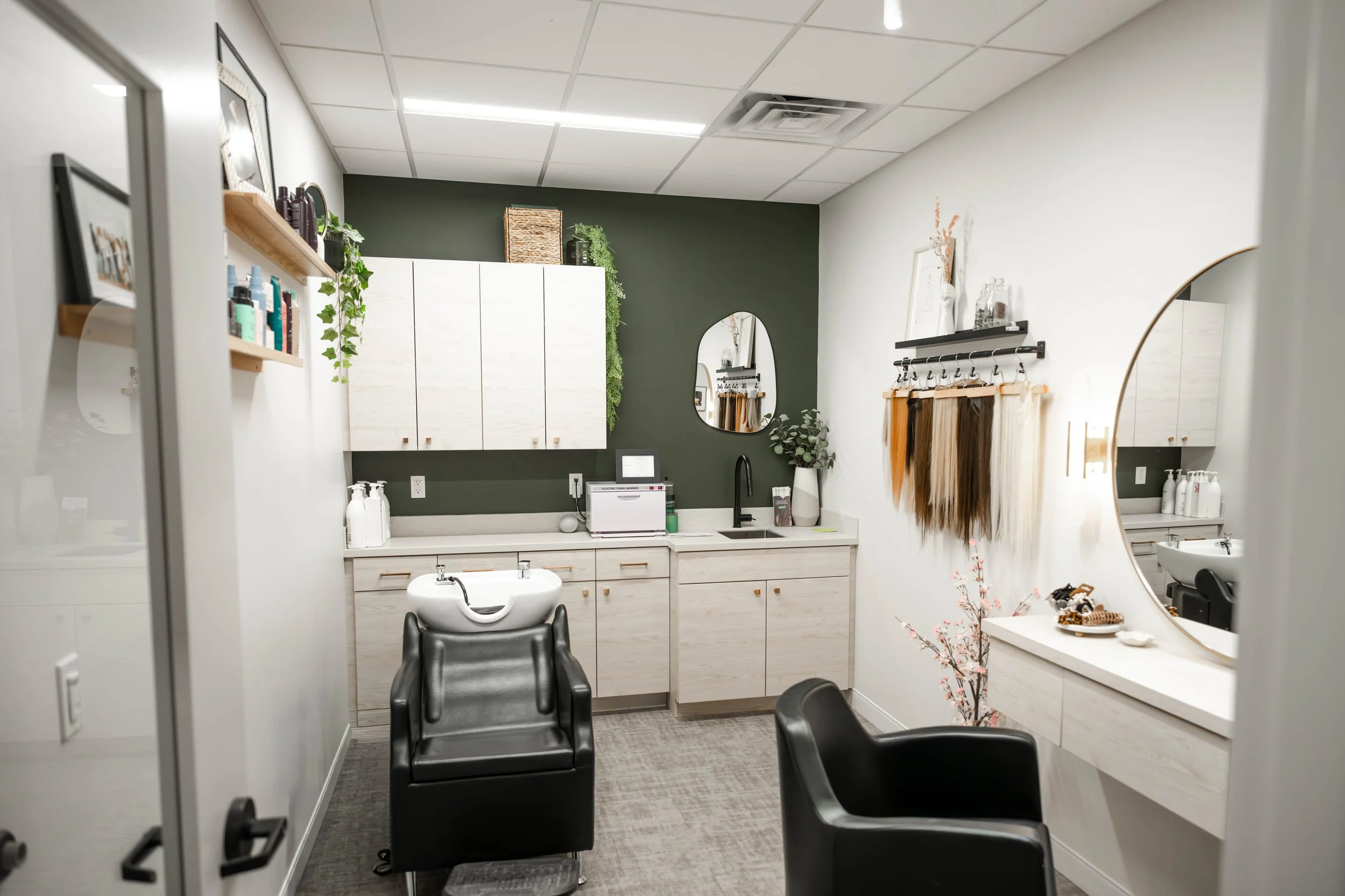 Lighting design for salon styling bar – Lumen Electric