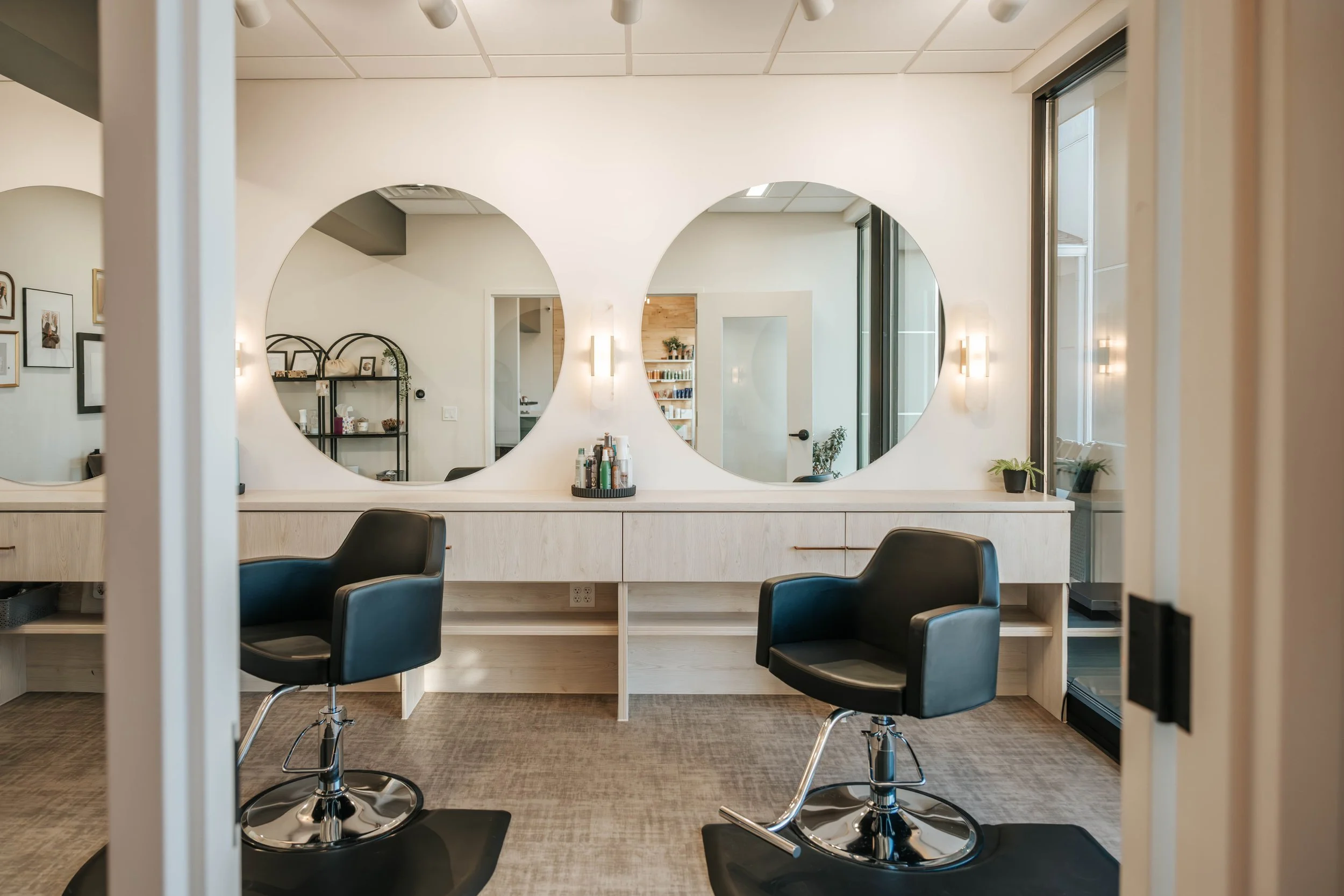 Lighting design for salon styling bar – Lumen Electric
