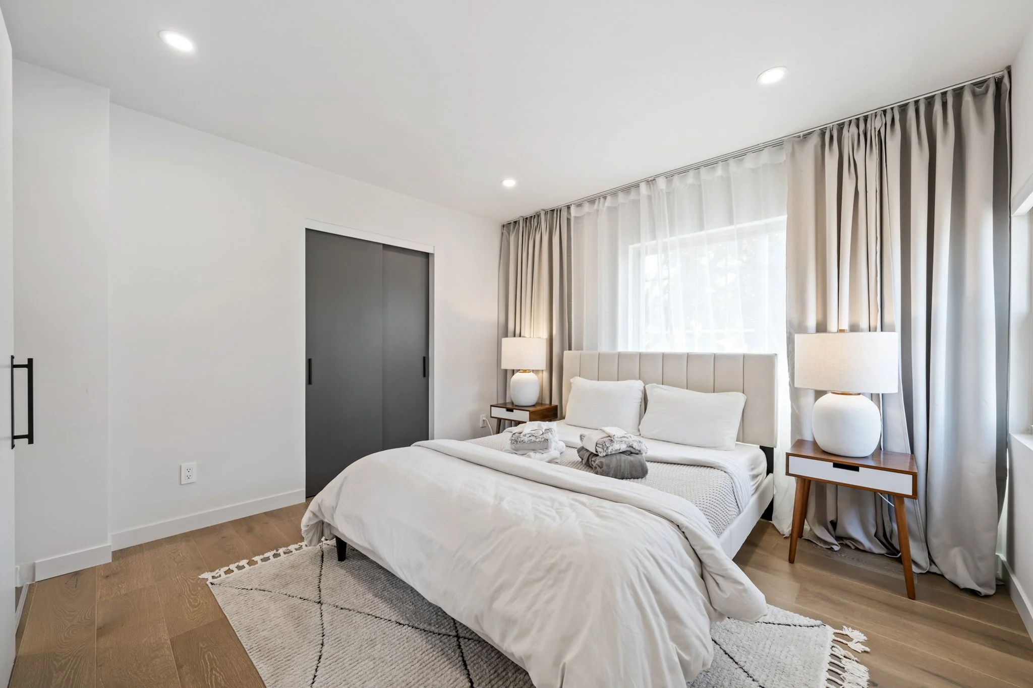 4-1-masterbed.jpg