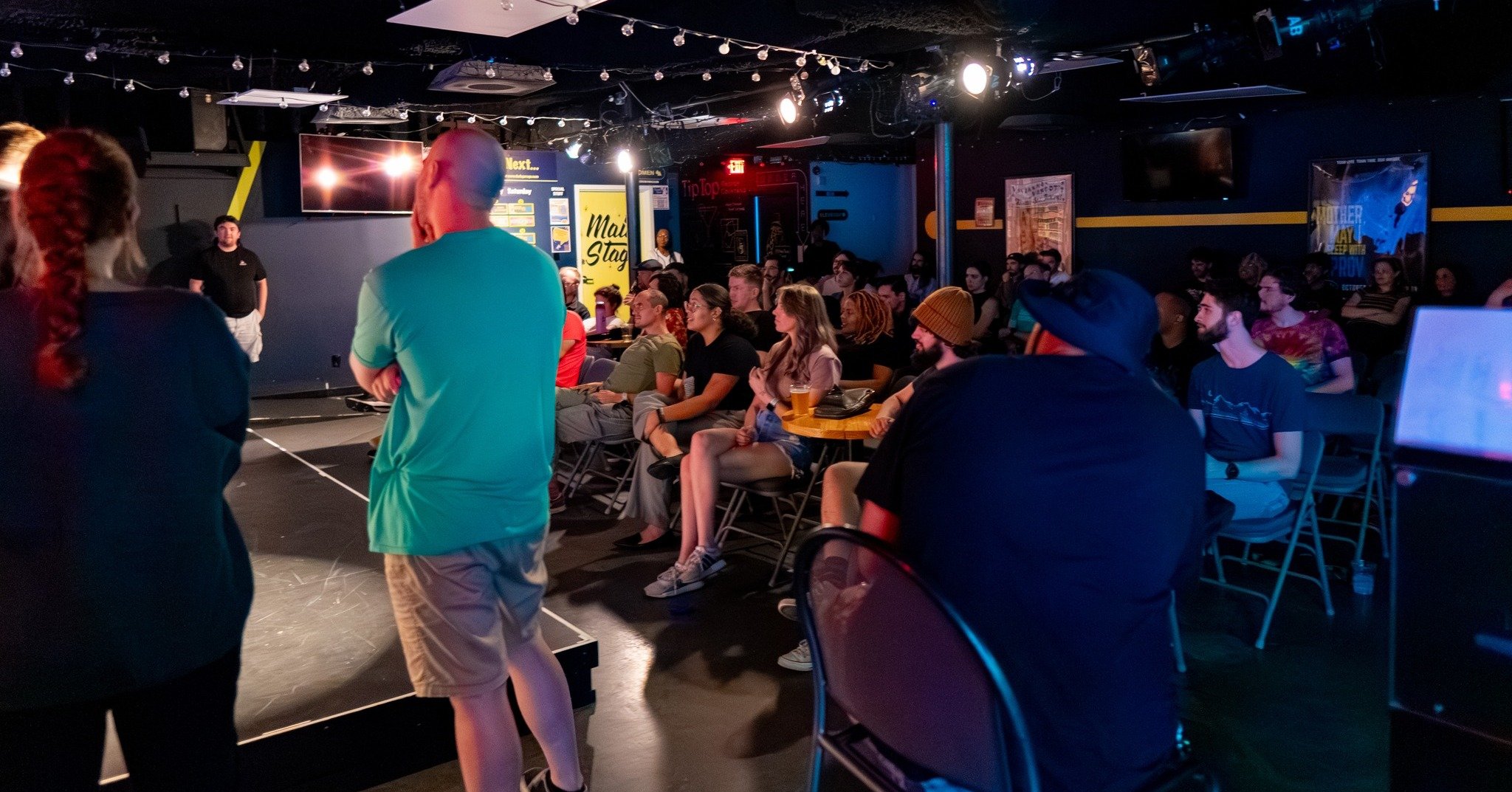 🎶 On the sixth day of Scroogemas, Dad's Garage gave to meeeee
Six volunteer perks 😇
FIVE STUPID THINGS! 🦄
Four f*ck you, Jons 🤬
Three-finger sex jokes 🍑
Two improv shows 🎫
and a new invader for I:XC! 👀 🎶

#dadsgarage #comedy #atlanta #improvt