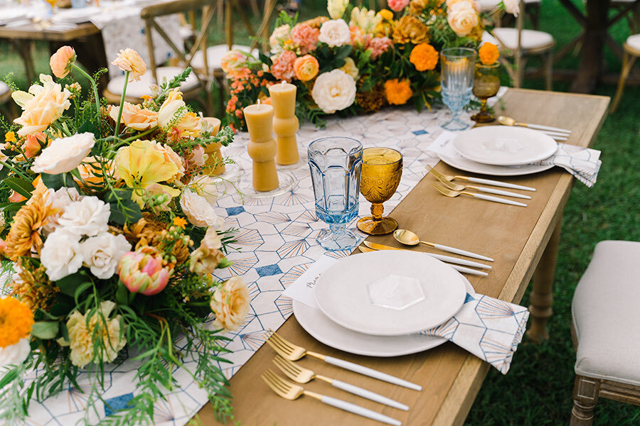 &quot;The object of art is to give life a shape.&quot; William Shakespeare⁠⠀
⁠⠀
PC: @jimkennedyphotographers⁠⠀
Planning + Design: @unveiledhawaii⁠⠀
Place Settings: @setmaui⁠⠀
Floral: @mandygracedesigns⁠⠀
Rentals: @inspirationhawaii