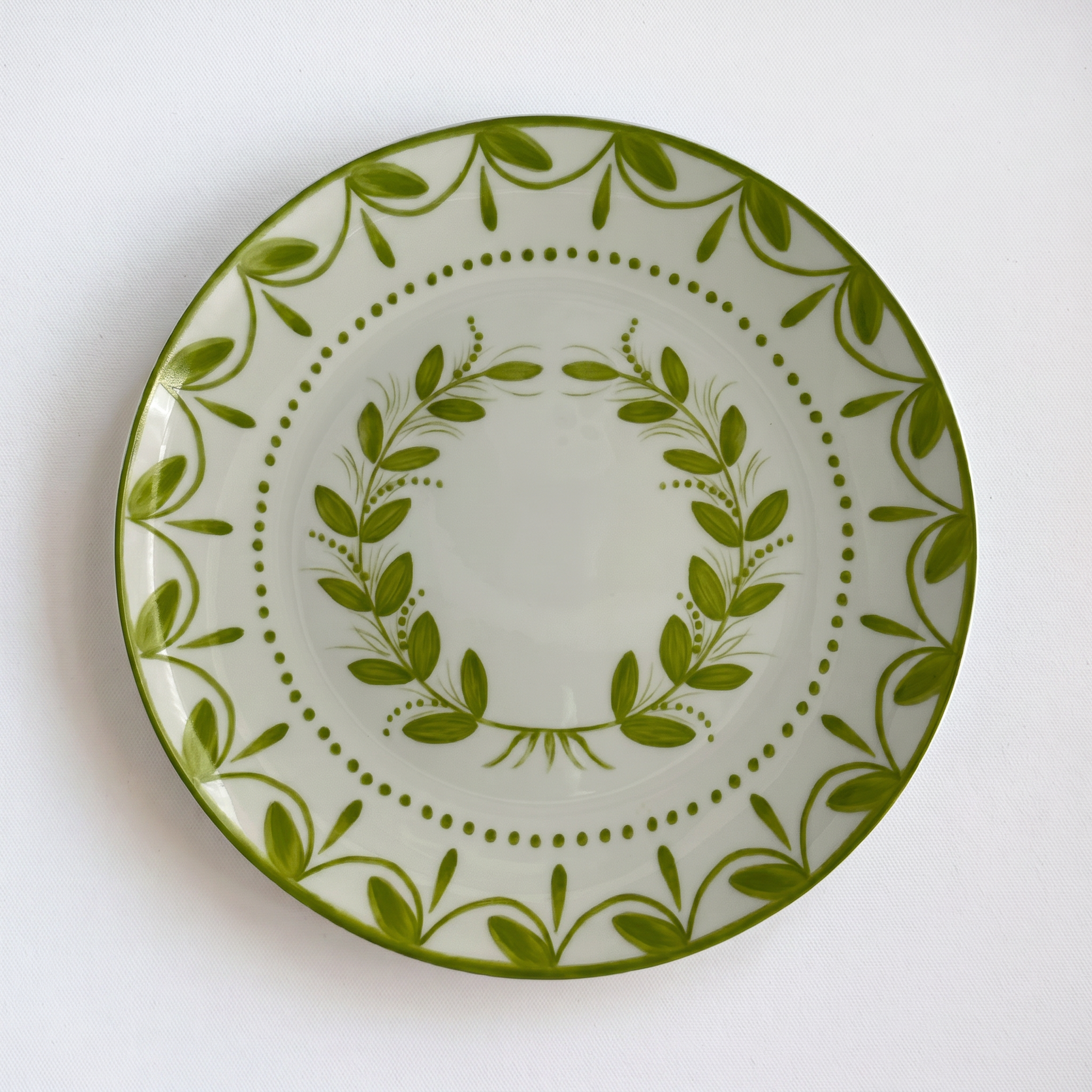 Olivia Dinner Plate.png