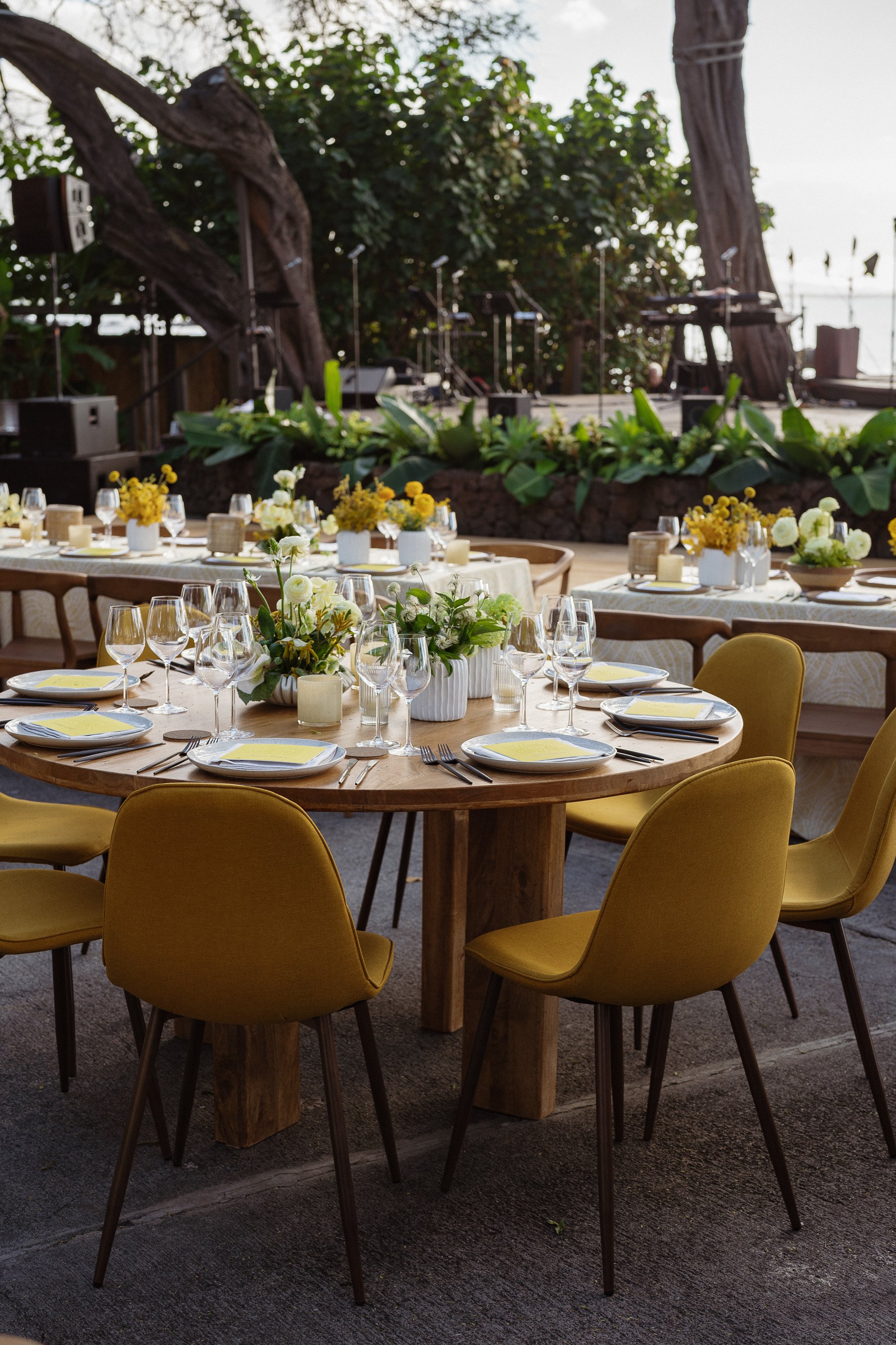 maui-tabeltop-rentals205-Claire&Charlie_Wedding.jpg