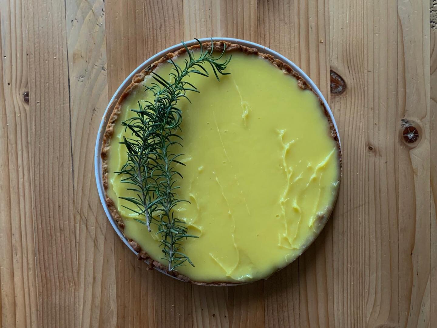 A little orange rosemary tart 🤍 #bake #baking #cake #bakery #food #baker #homemade #chocolate #dessert #foodie #cakes #yummy #instafood #delicious #sweet #bakersofinstagram #foodphotography #cakedecorating #cookies #cakesofinstagram #pastry #bread #
