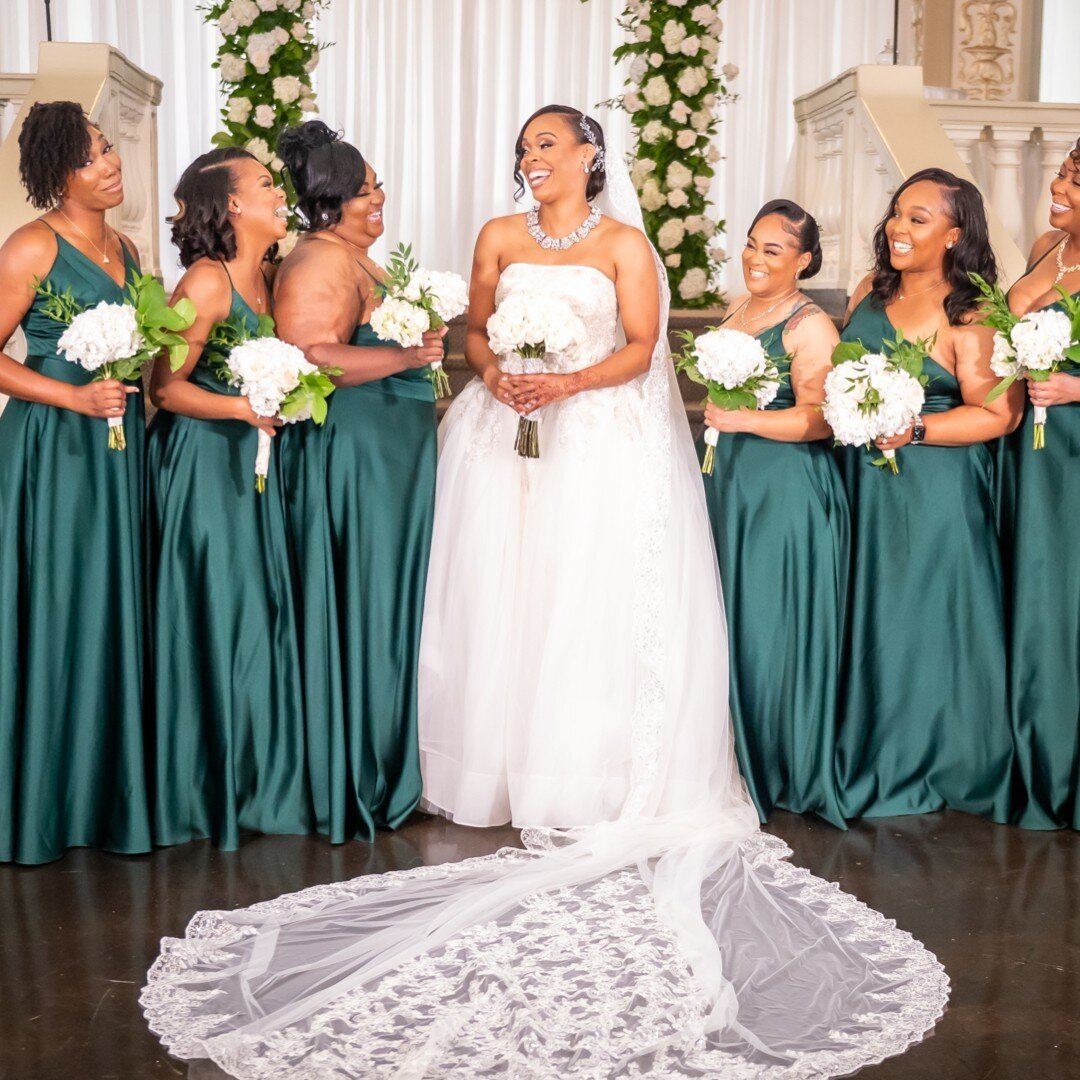 Nita and her girls! ⁣
📸: @aerialperspectives901⁣
.⁣
.⁣
.⁣
.⁣
#bridesmaids #memphisweddings #bridalinspiration #bridalaccessories #blackweddingplanner #luxuryweddings #realweddings #chicagoweddingplanner #memphisweddingplanner