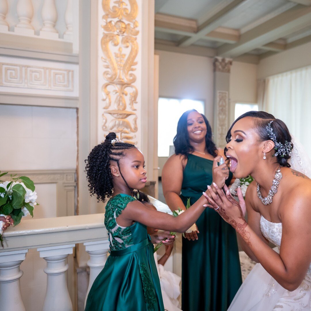 My brides are the absolute BEST and they are soooo FUNNY! My beautiful bride Nita wanted to be perfect for her first kiss with her hubby! Its safe to say she understood the assignment! 😉😍⁣
📸: @aerialperspectives901⁣
.⁣
.⁣
.⁣
.⁣
#brides #brideandgr