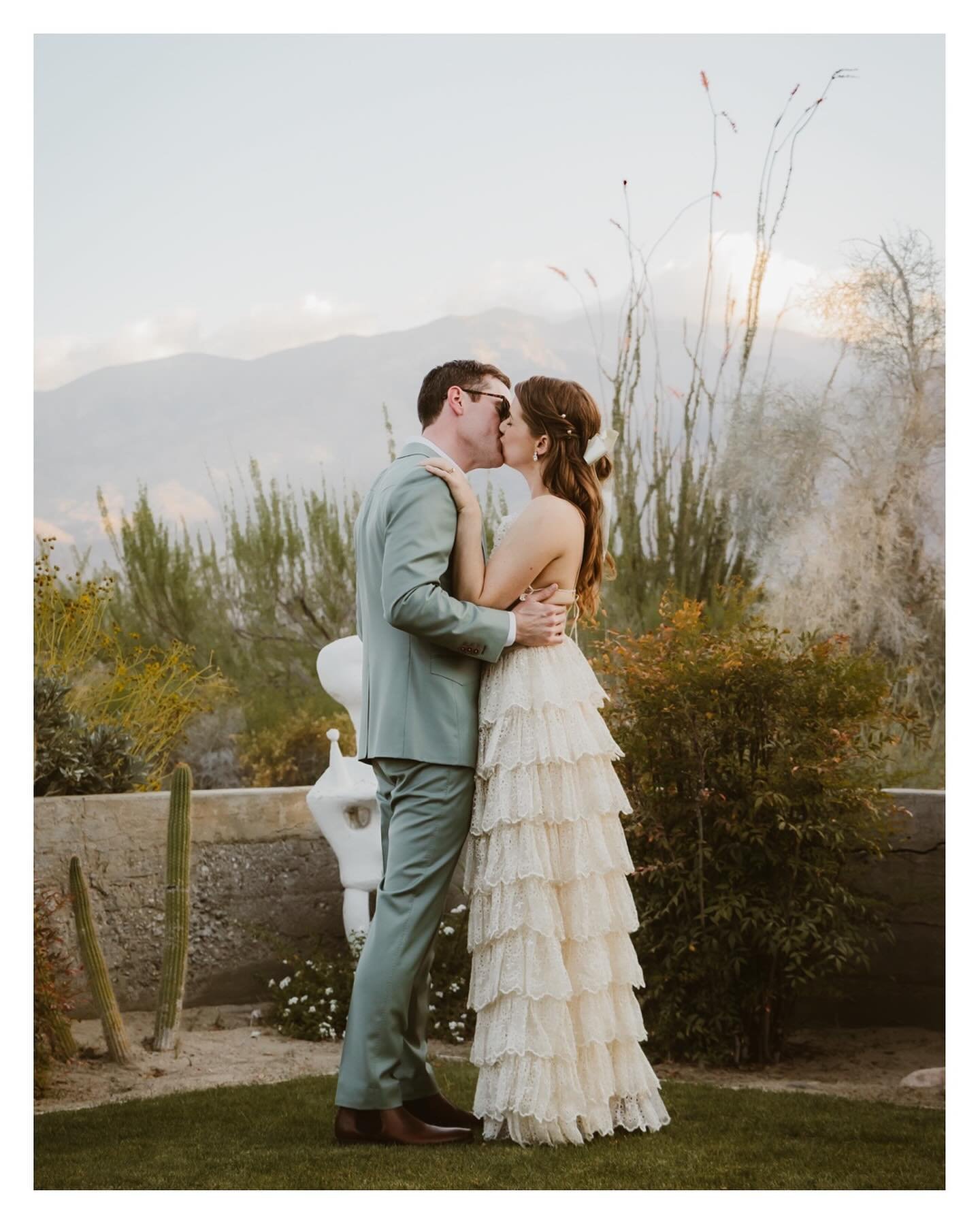 Smoke Tree Ranch was hit HARD with romance last weekend

🧡Your highlight gallery is in your email inbox @swenzlau @nickrabino🧡

#weddingphotography #weddingphotographer #socalcouplesphotographer #socalweddingphotographer #californiawedding #califor