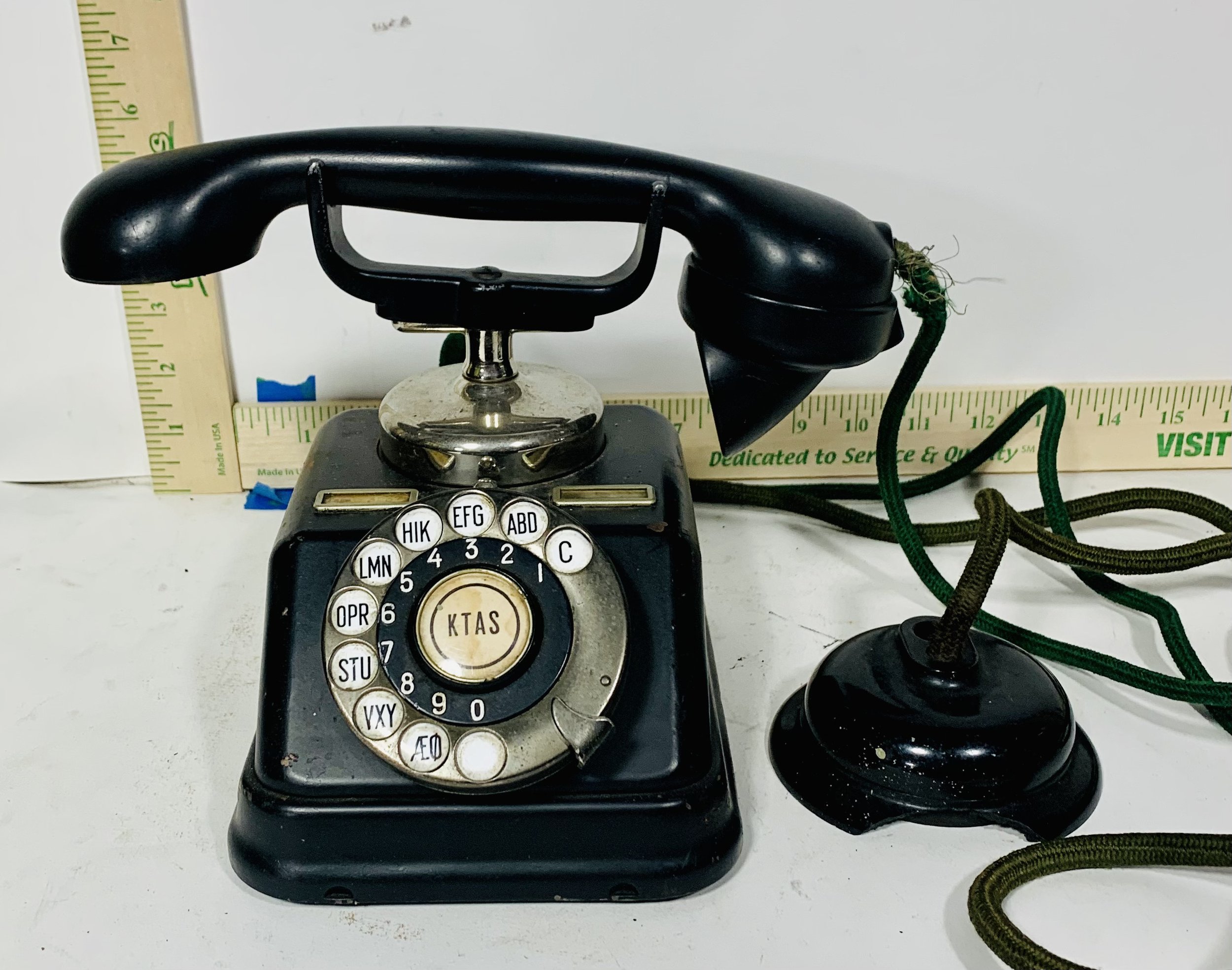 black rotary phone