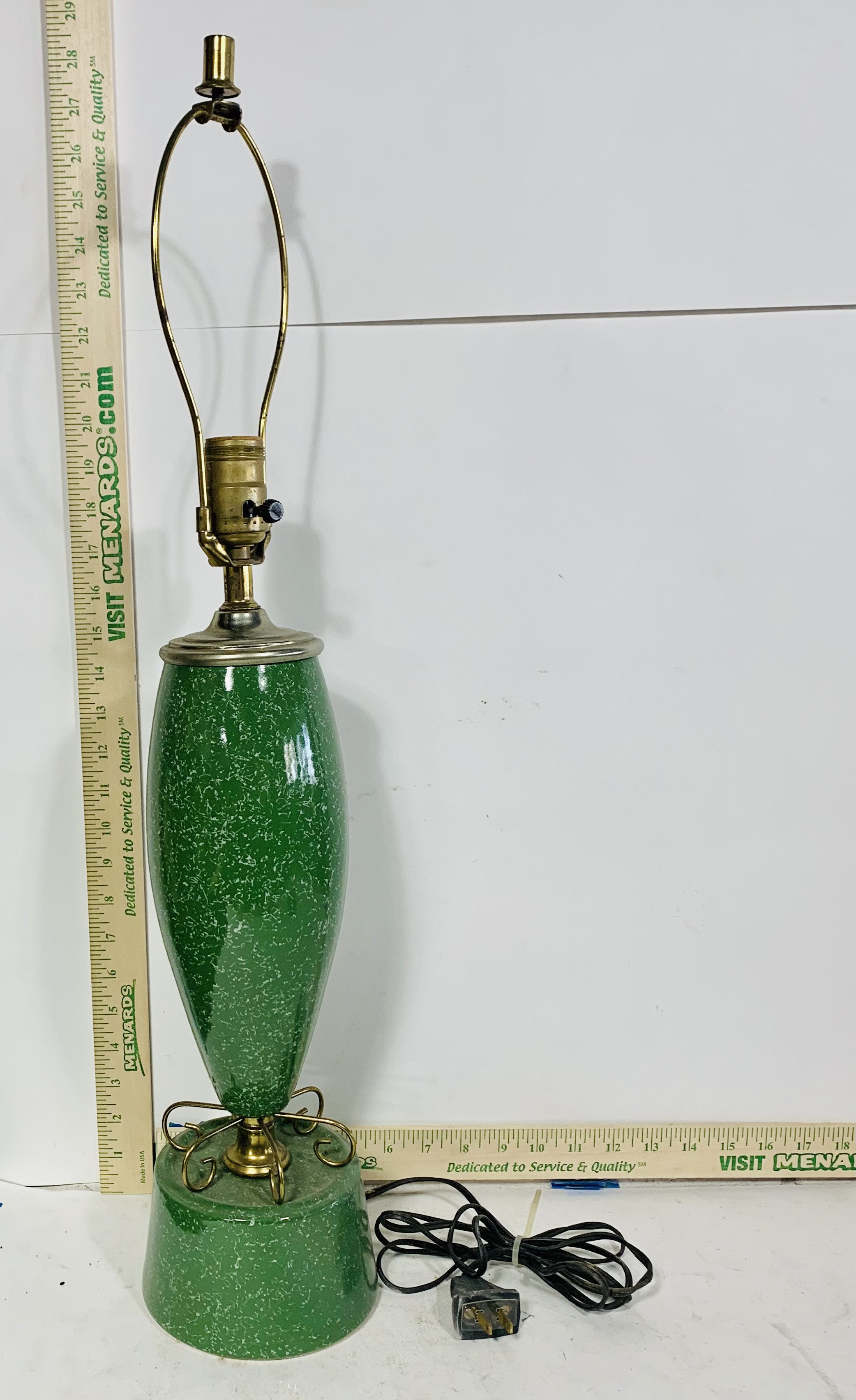 green speckle table lamp