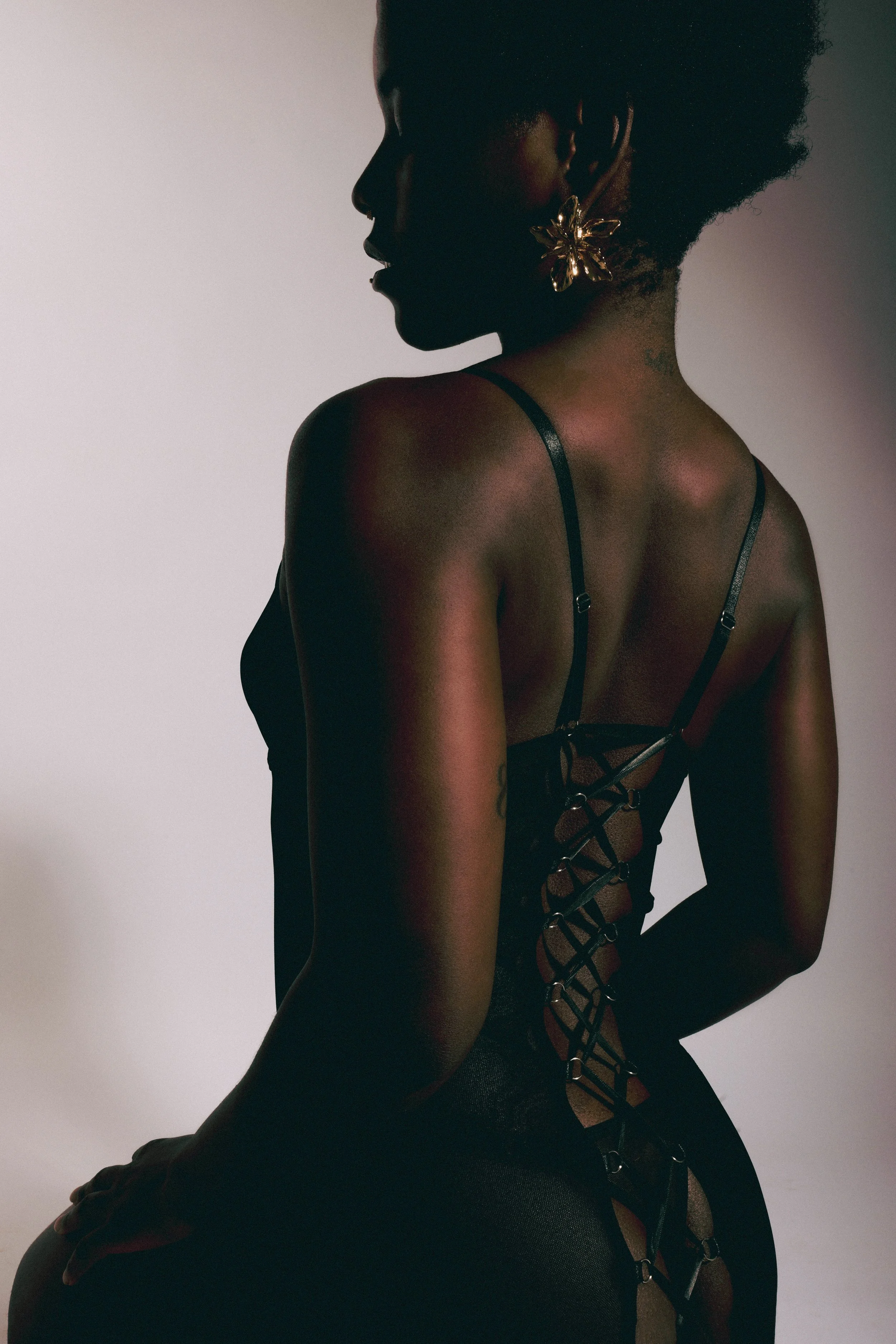 V_COLLECTION-9SideGlance.jpg