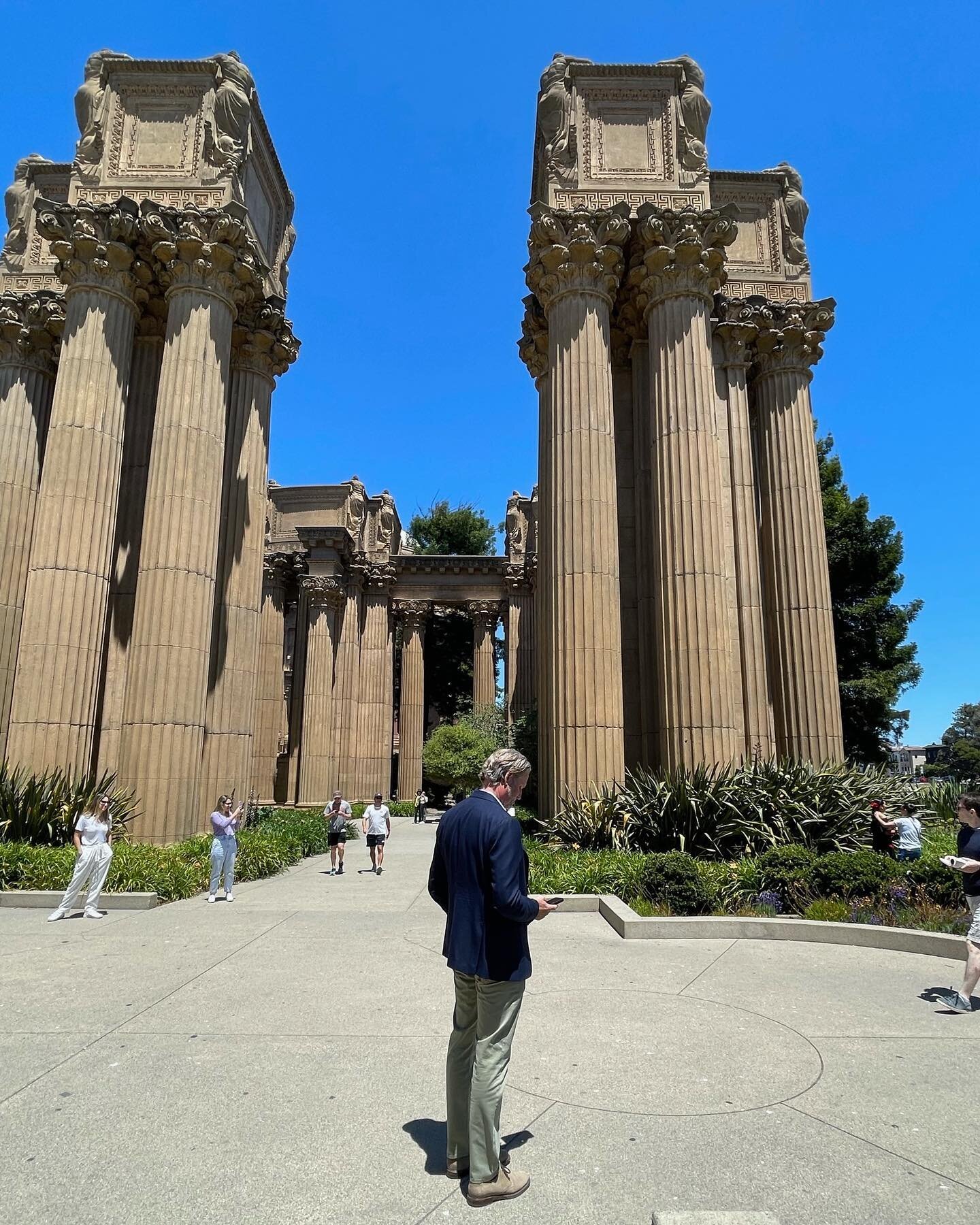 There&rsquo;s nothing better than a Thursday afternoon stroll through the Palace of Fine Arts, am I right! 🏛

Did you know that the structures you see today are actually a replica of the original Palace of Fine Arts (built in 1915) which dilapidated