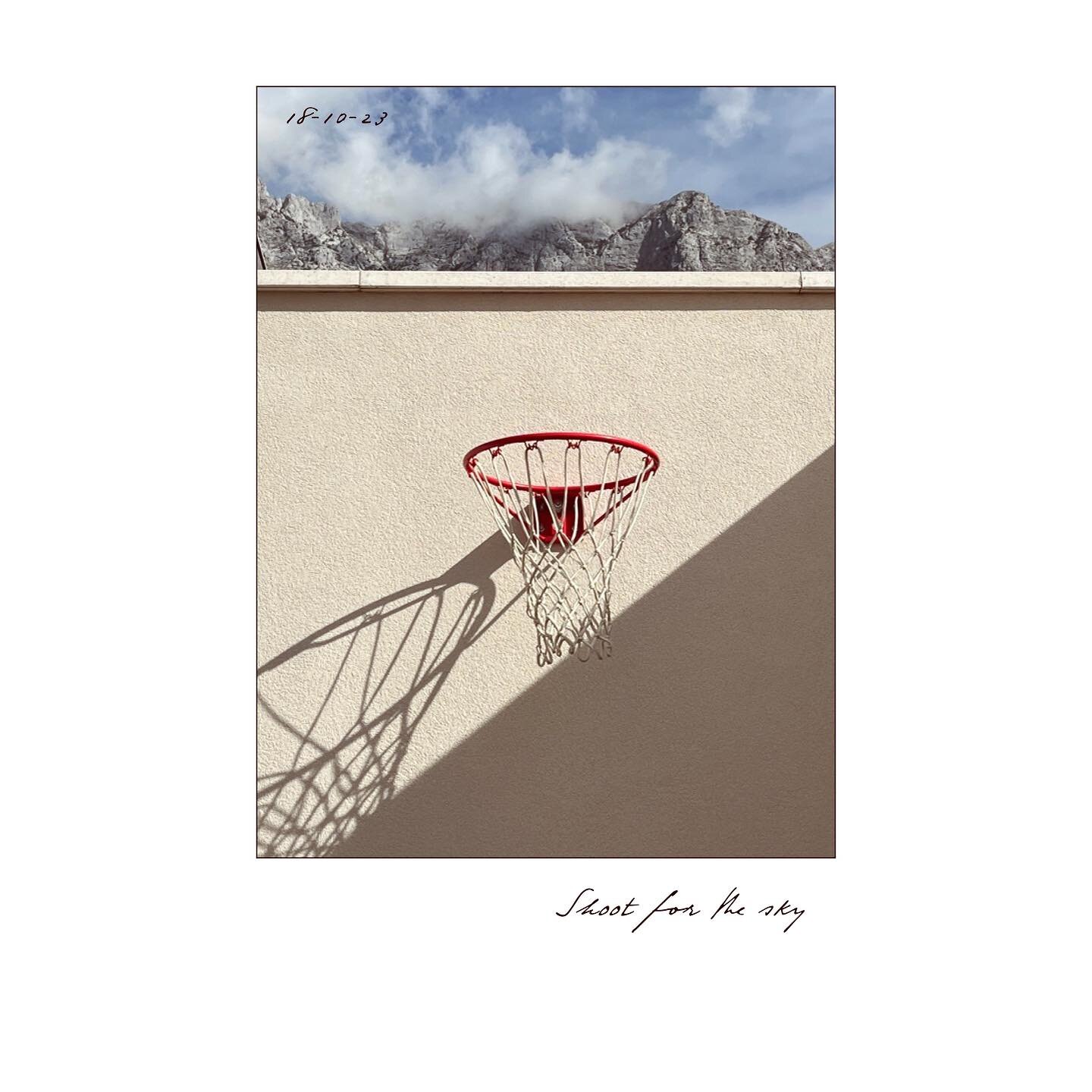 Shoot for the sky
:
:
;
chin up, shoulders back.
#theviewfromhere #basketballtime #nothingbutnet #mountaintops #picbyme #keepitsimple #itsthursday