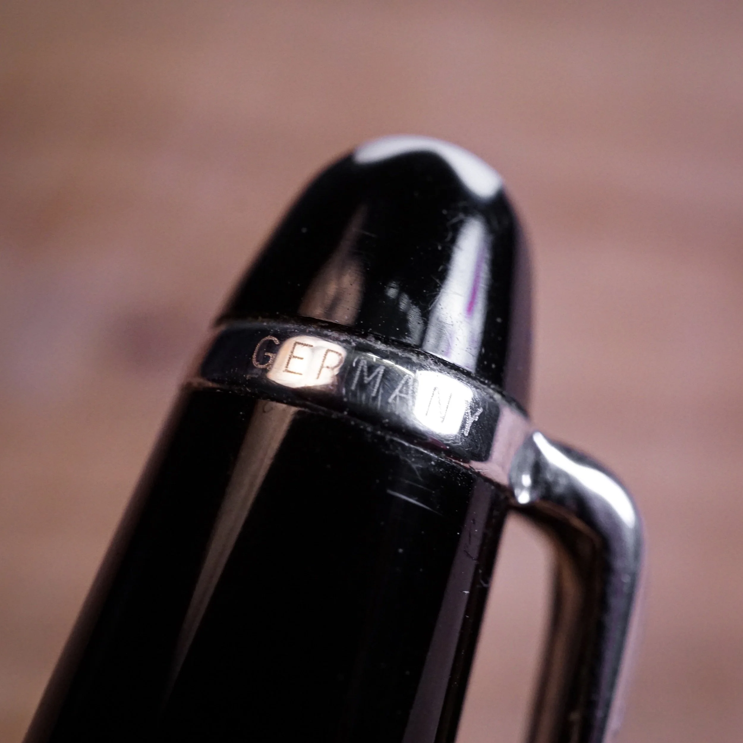 Germany on fake 144 fountain pen, you can see that the typeface is wrong
