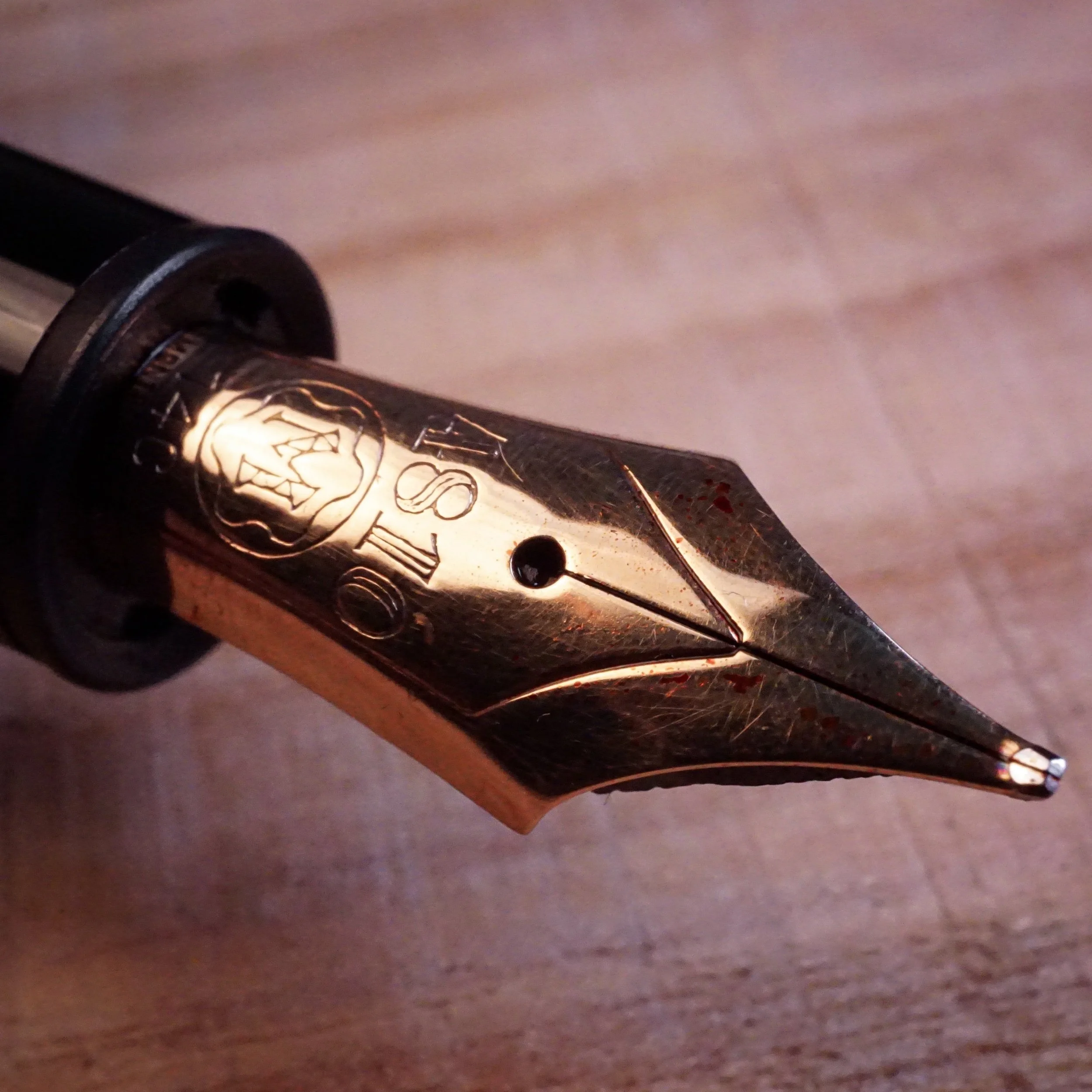 a better look at the tipping and the 146 nib: it has this up curve to the tipping, thus helps people who just changed from ballpoints to fountain pens