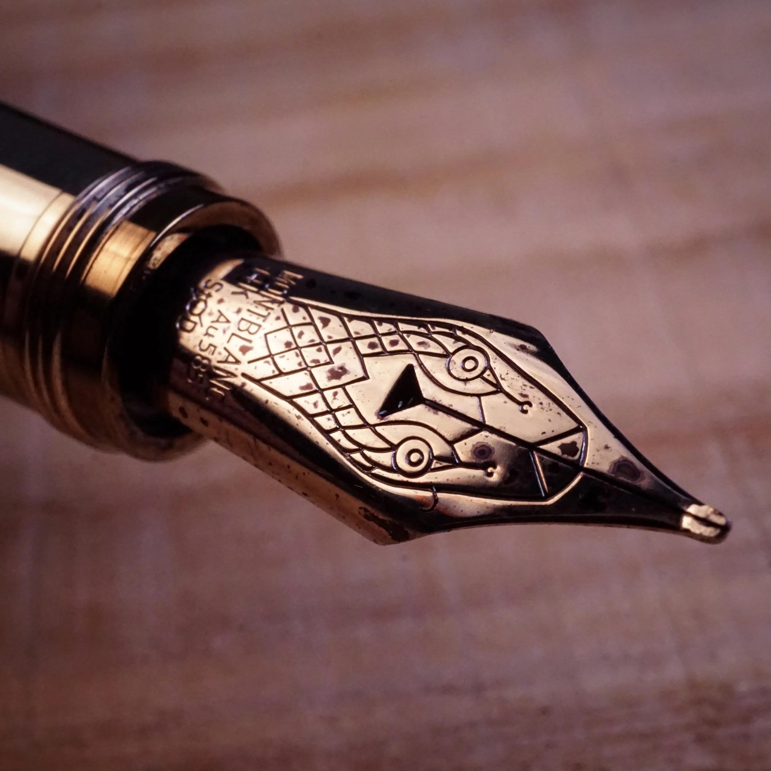 similarly ground, the nib of the RetN has this up curve, plus please keep in mind that this nib is a bit softer than the usual 144 fountain pen nib